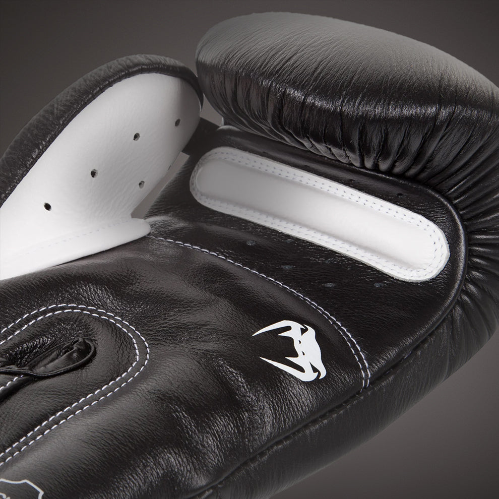 Venum Giant 3.0 Boxing Gloves - Nappa Leather Black