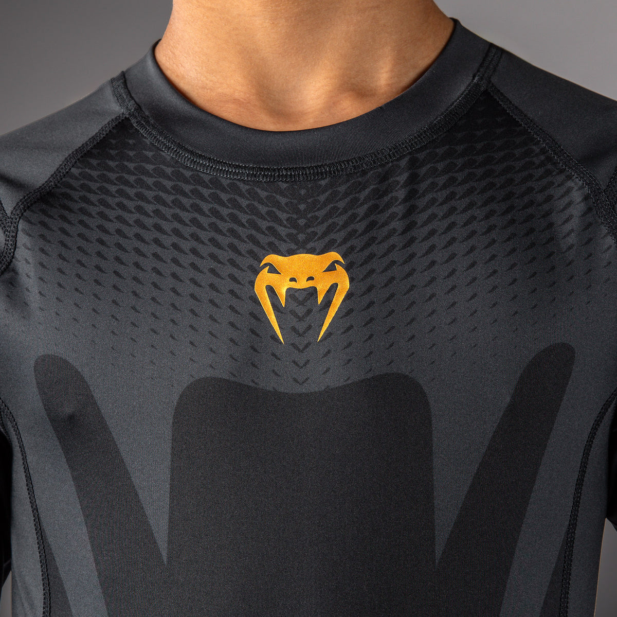 Venum Attack Long Sleeve Rashguard for Kids - Black/Gold