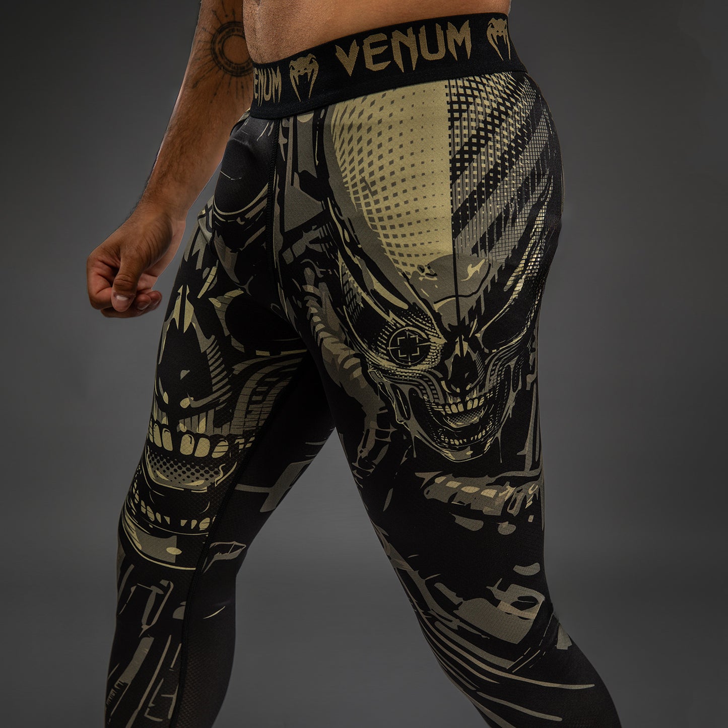 Venum Invader Spats - Black/Sand