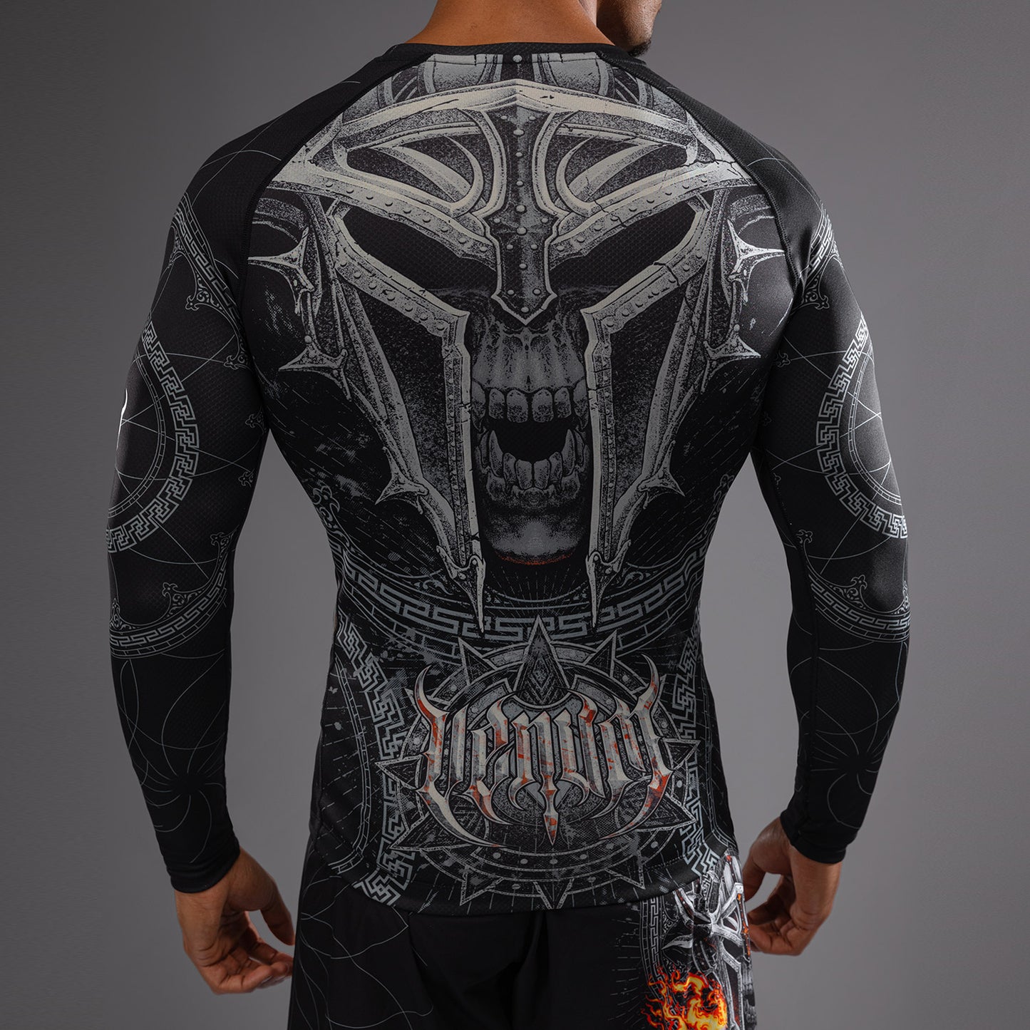 Venum Gladiator 5.0 Men's Long Sleeve Rashguard - Black/Silver