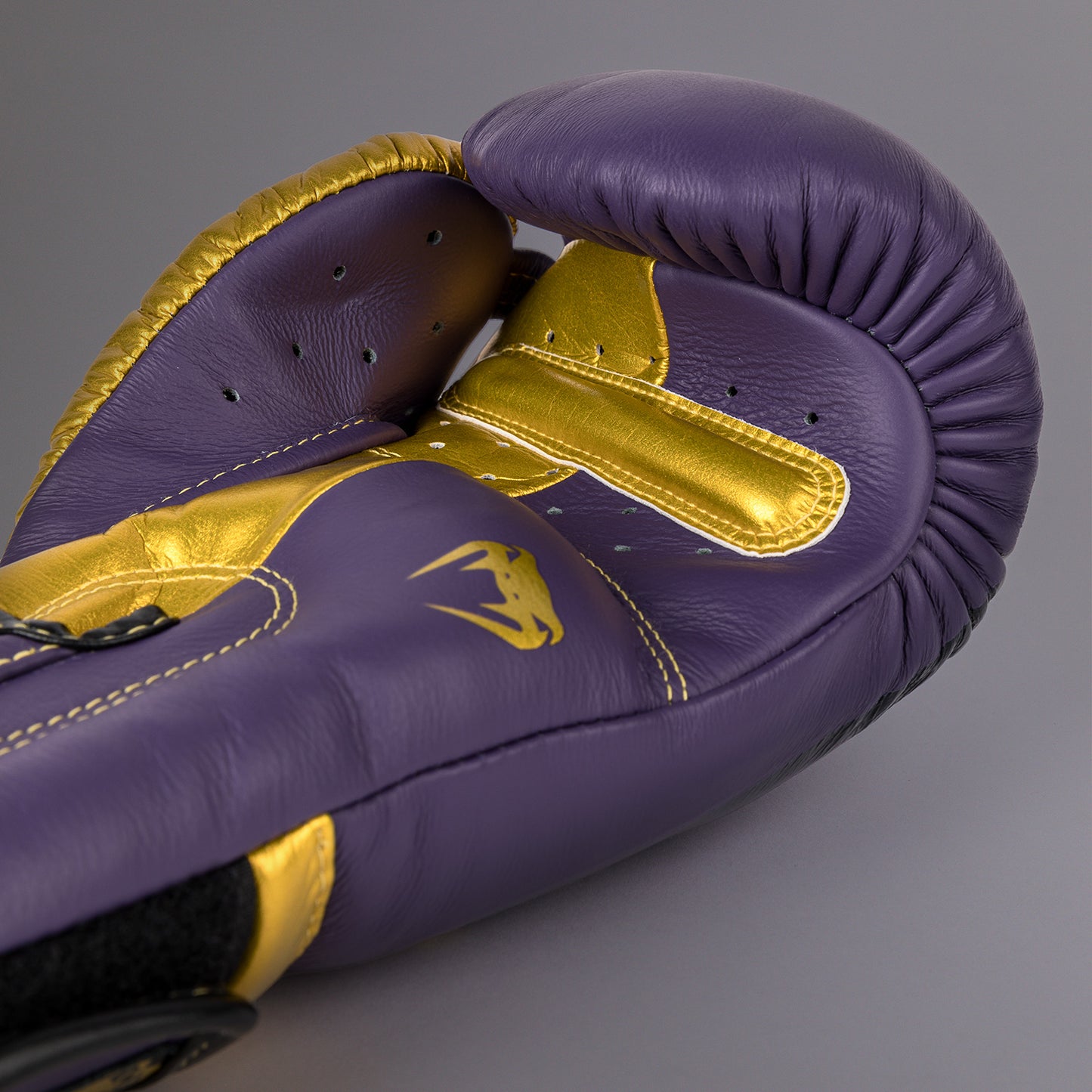 Venum Giant 3.0 Boxing gloves - Dark Purple/Gold - Special Edition