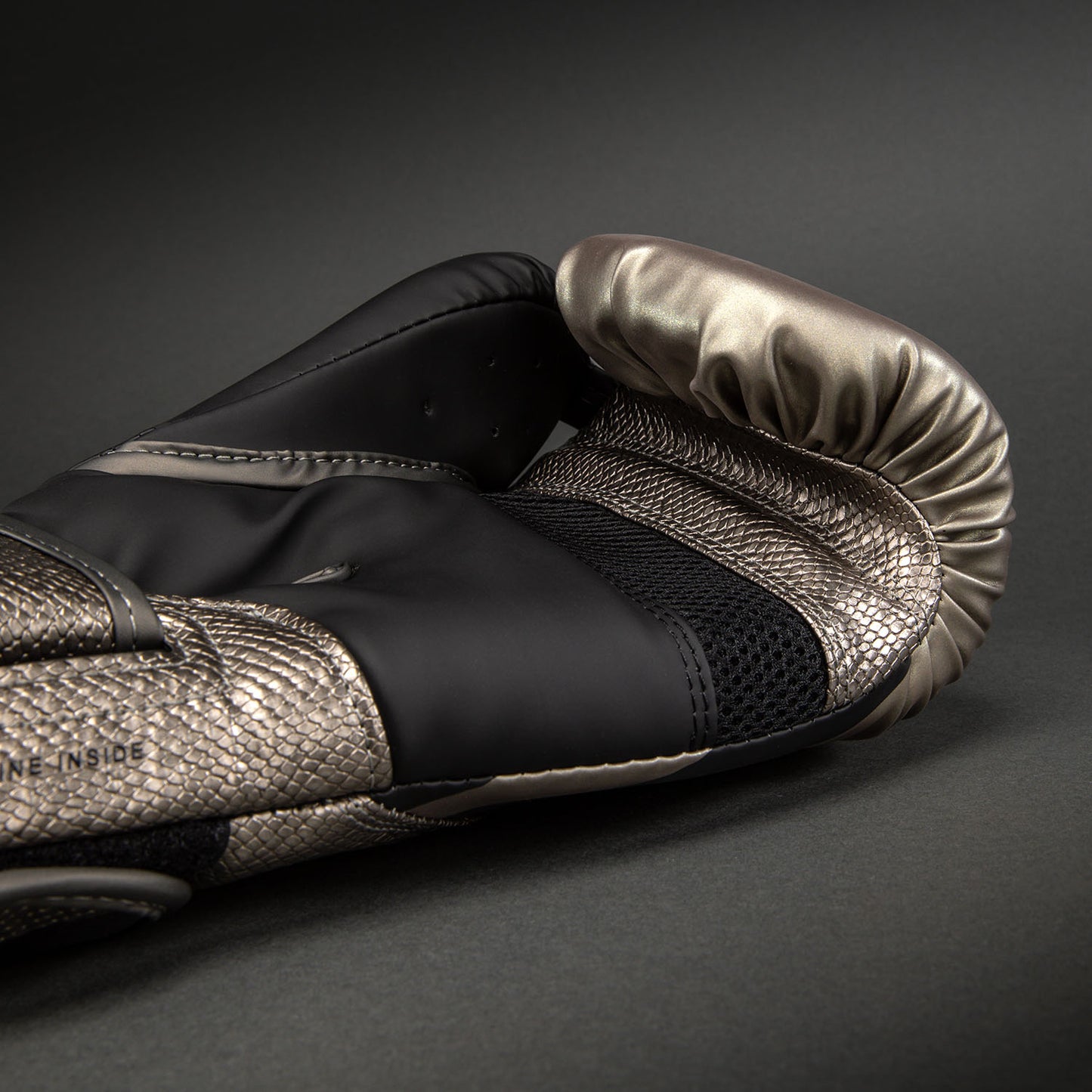 Venum Challenger 4.0 Scales Boxing Gloves -Silver/Black