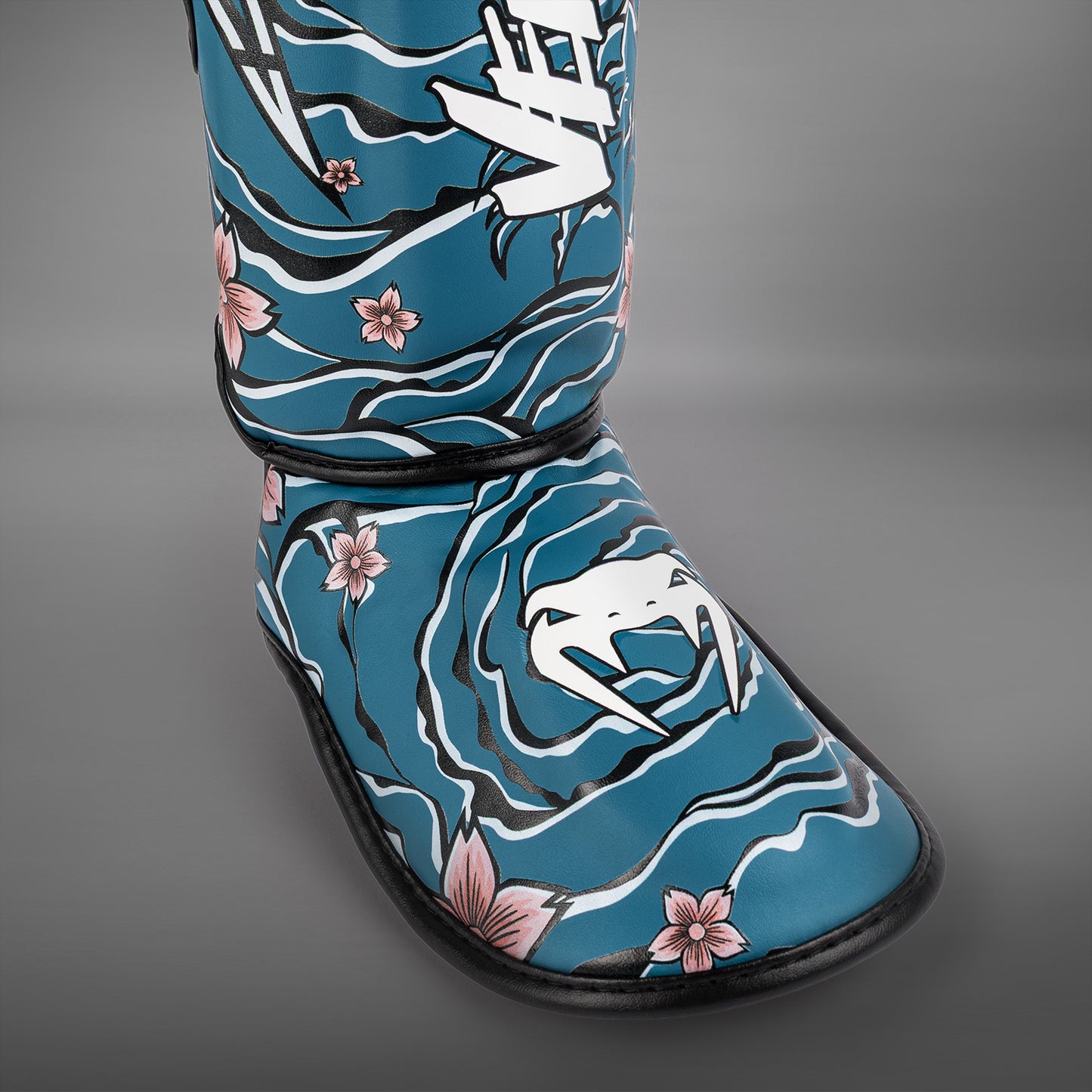 Venum x Tawanchay Shinguards Blue/White