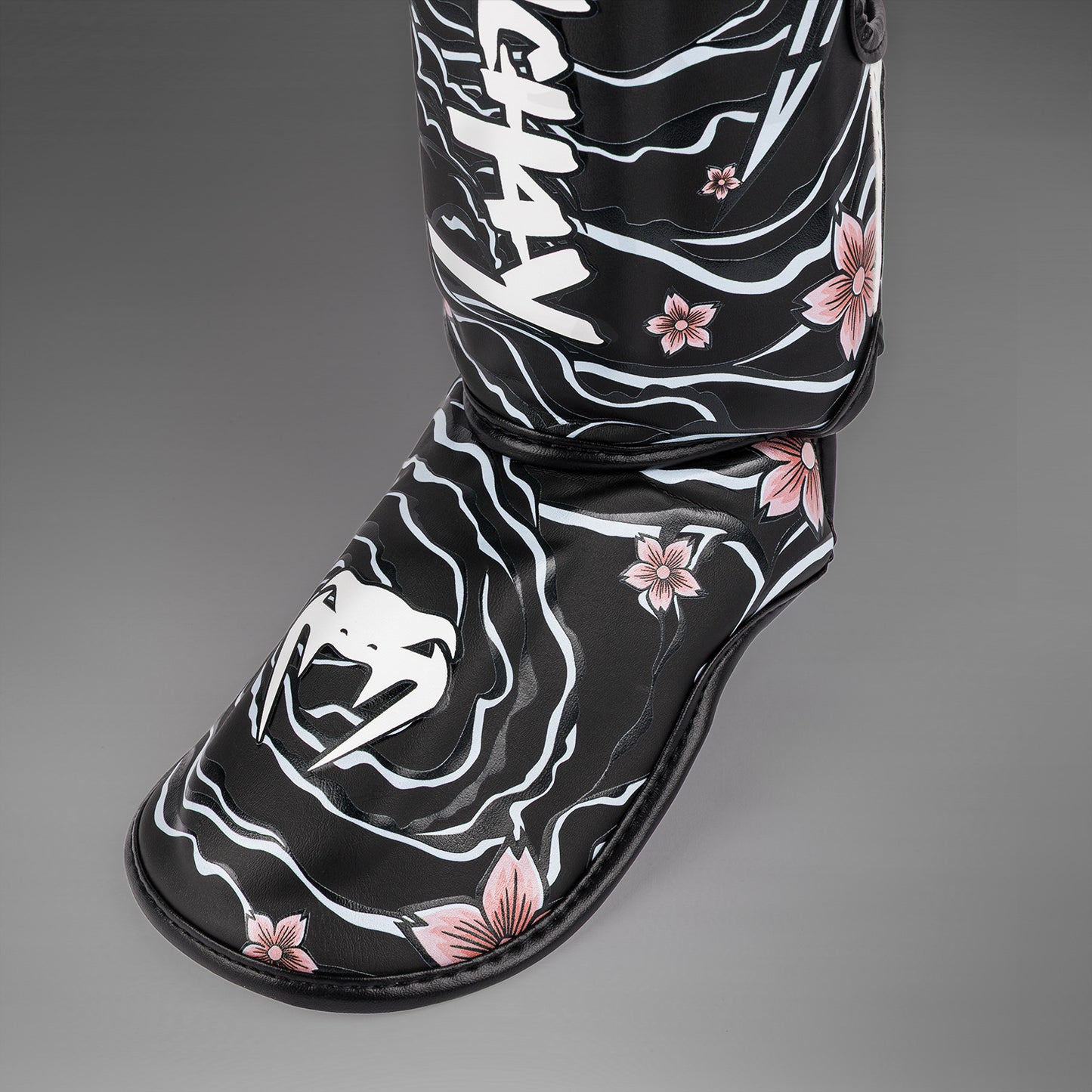 Venum x Tawanchay Shinguards Black/White