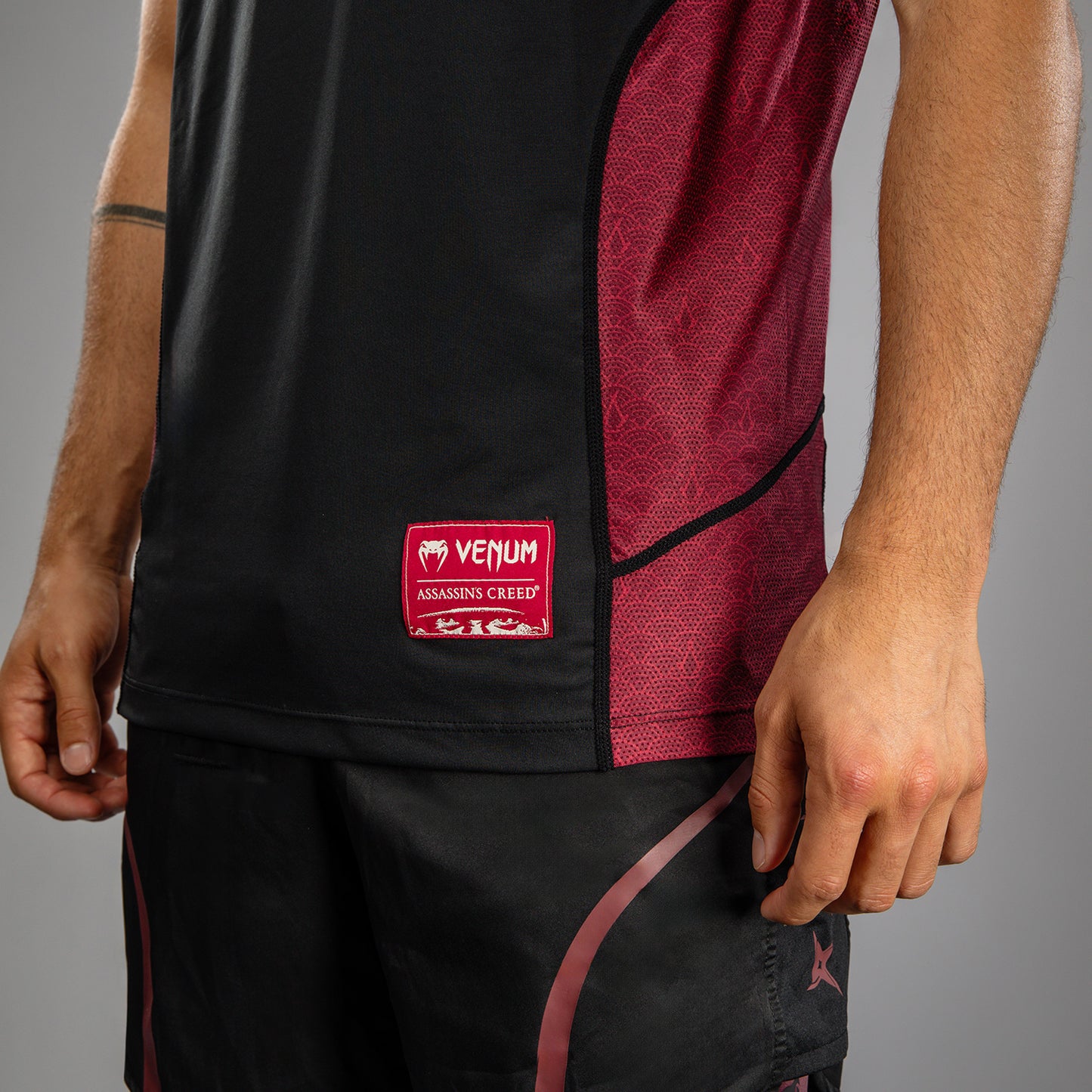 Venum x Assassin’s Creed Shadows Men’s Dry-Tech T-Shirt - Burgundy/Black