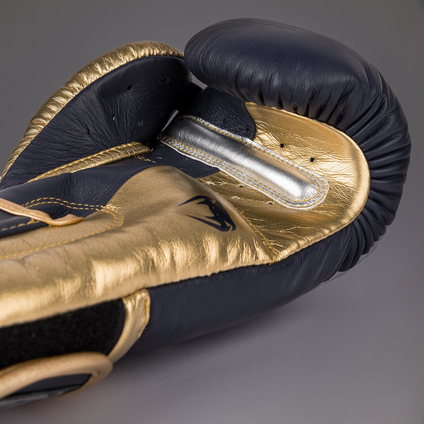 Venum Giant 3.0 Boxing gloves - Navy/Gold - Special Edition