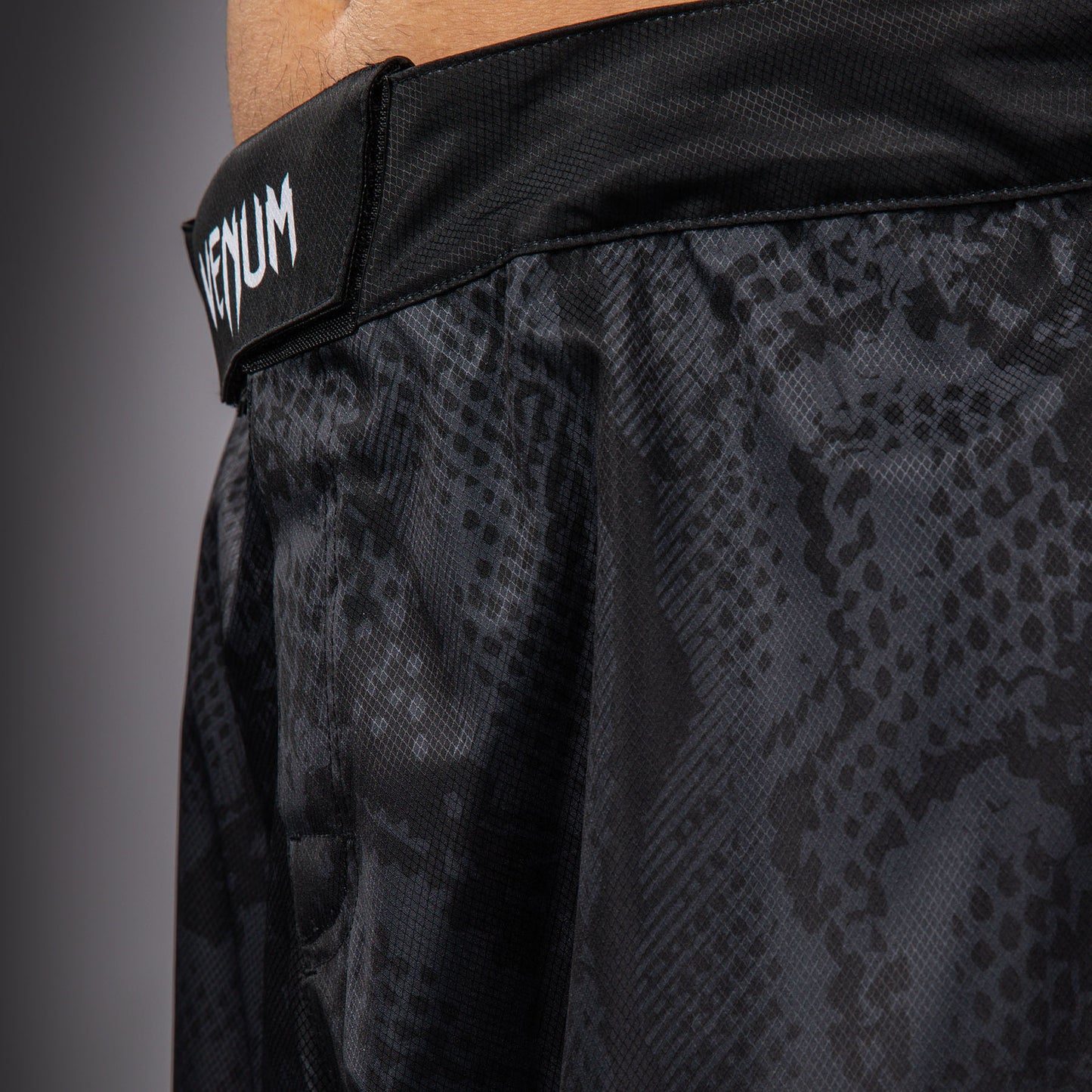 Venum Black Viper Fightshort - Black