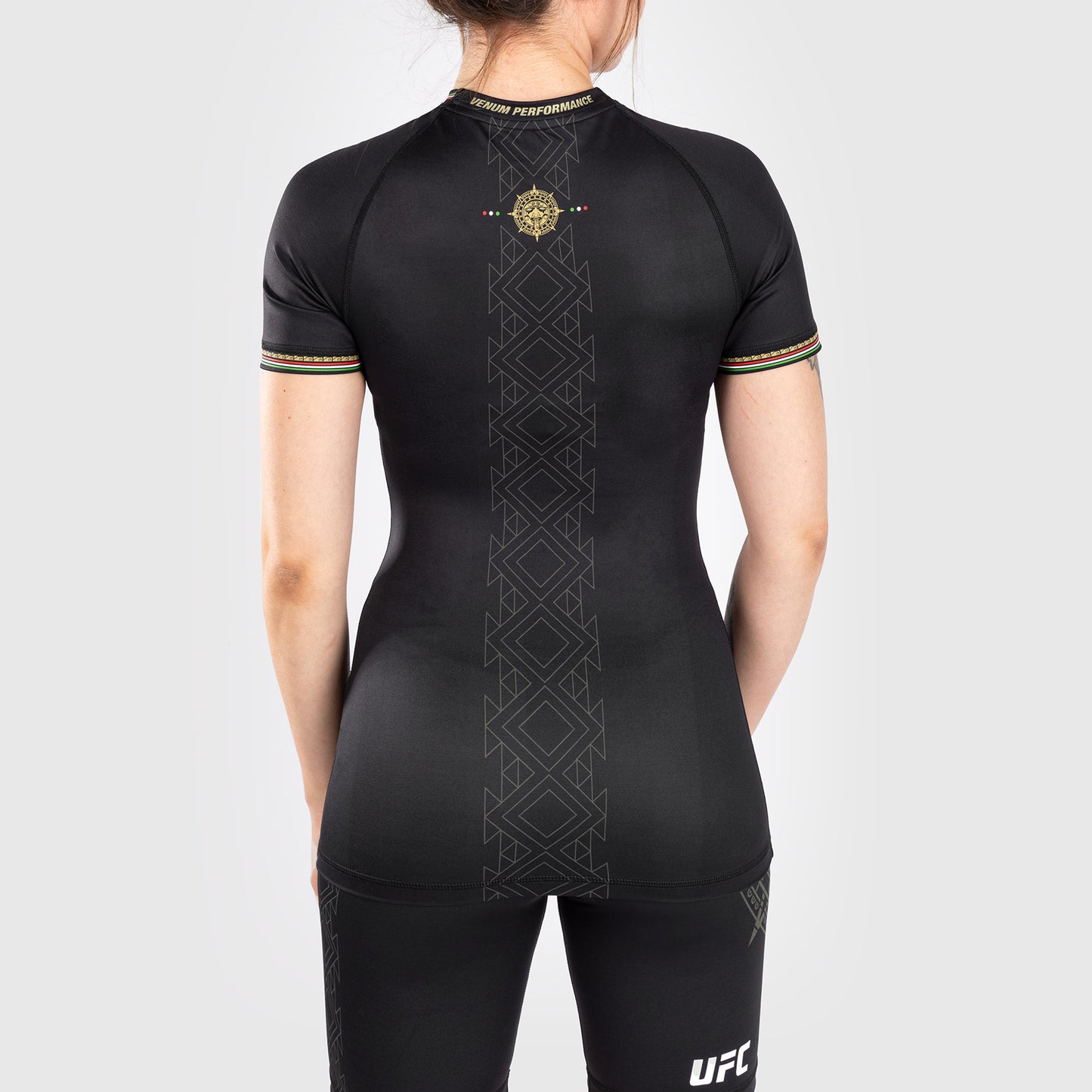 Noche UFC By Venum Authentic Fight Night Women’s Performance Short Sleeve Rashguard - Black