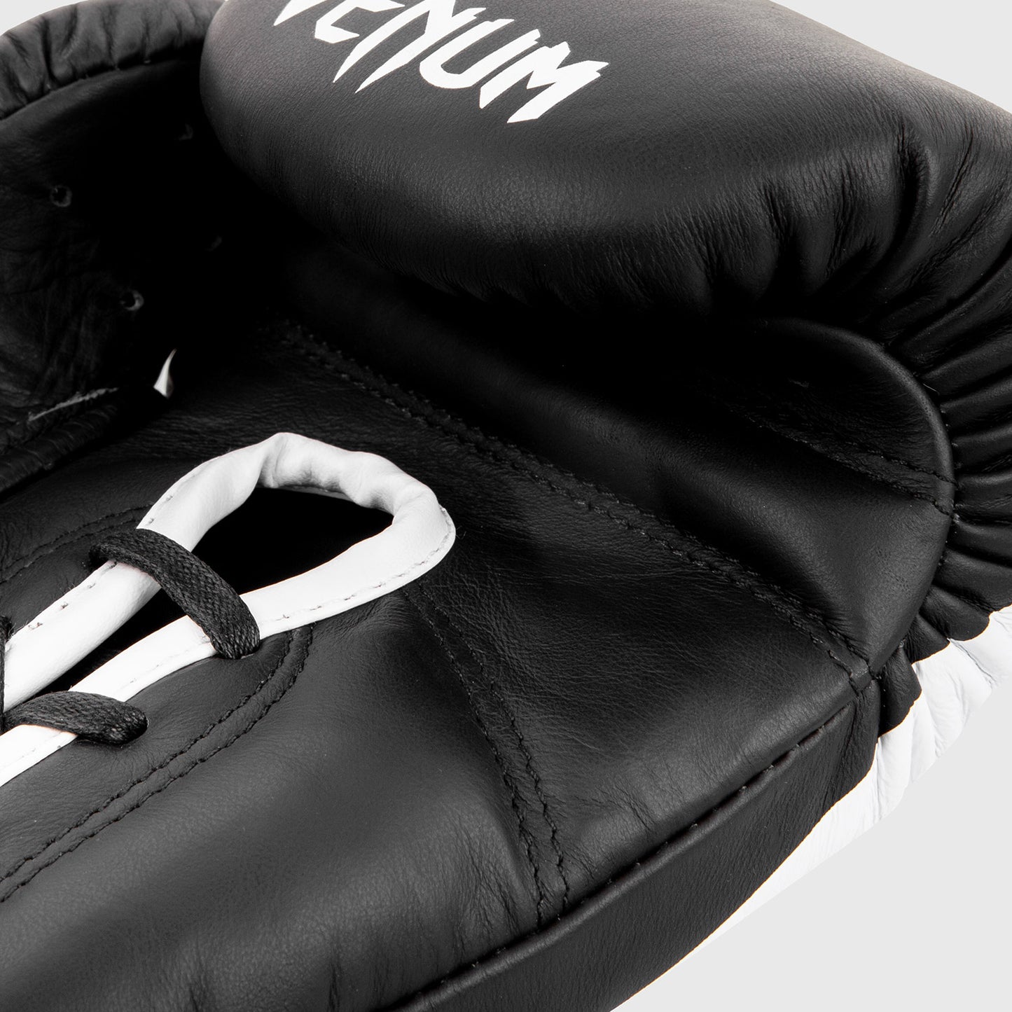 Venum Giant 2.0 Pro Boxing Gloves - With Laces