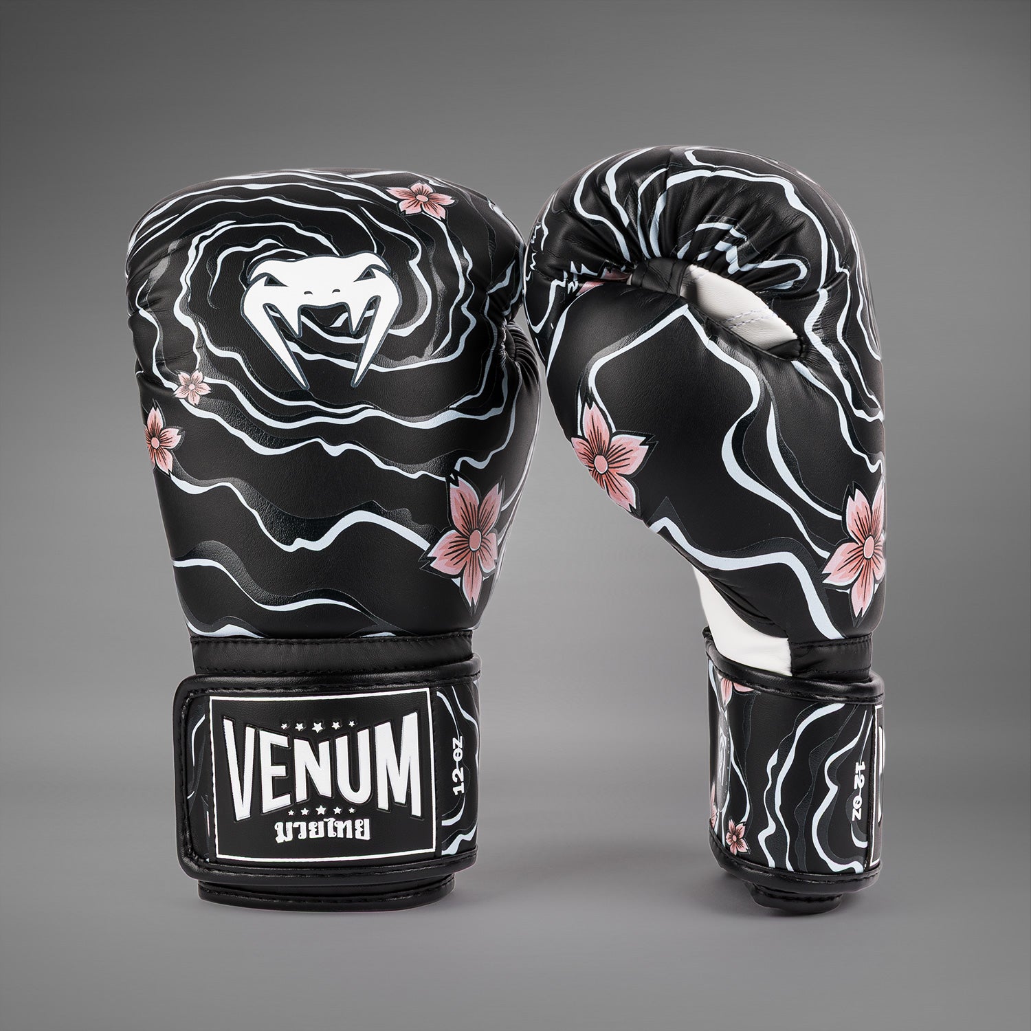 venum muay thai handschuhe Venum X Tawanchay Boxing gloves Black/White