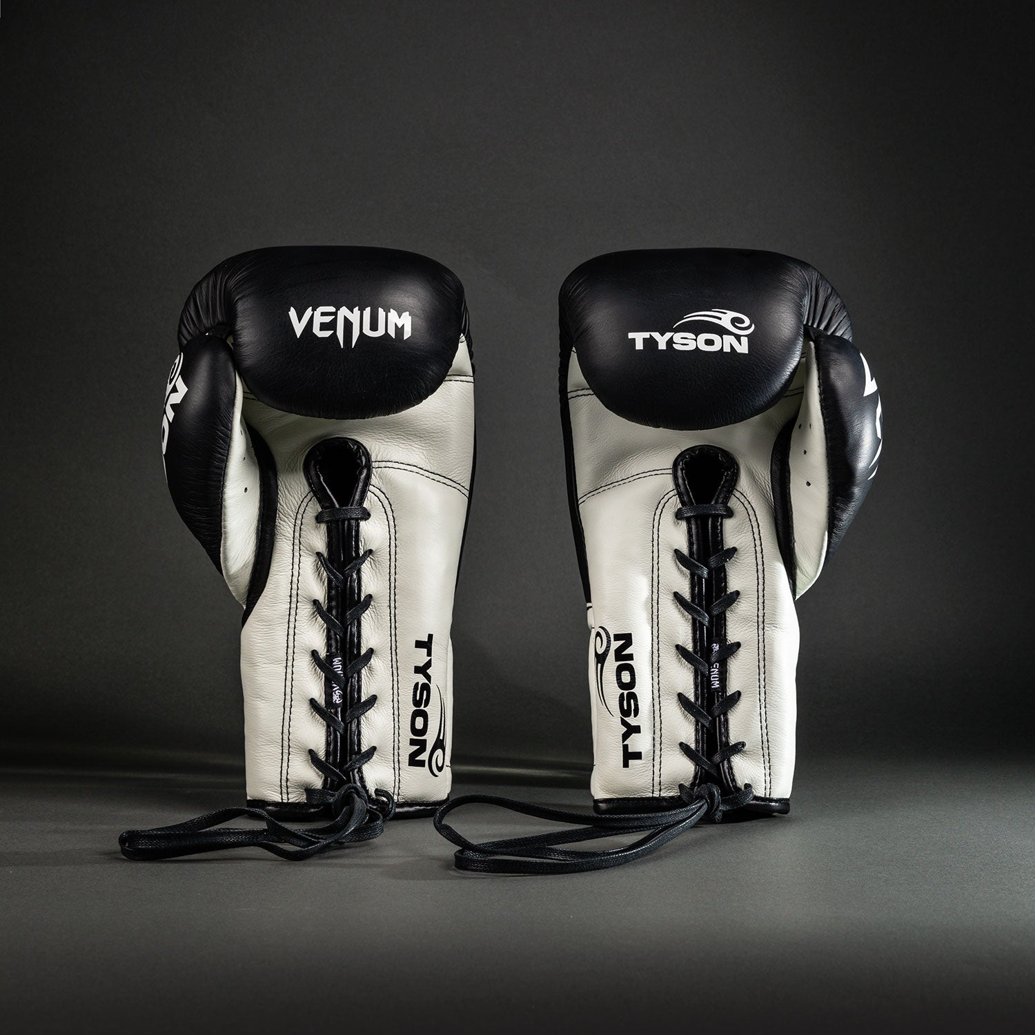 Venum Giant 2.0 Mike TysonPro ボクシンググローブ Venum Giant 2.0 Mike Tyson Pro Boxing Gloves with Laces - Deep