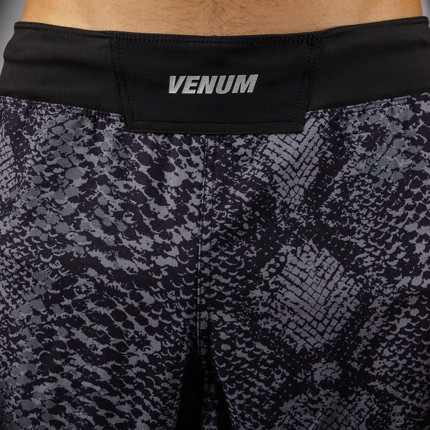 Venum G-Fit Scales Fightshorts - Black/ Charcoal Grey