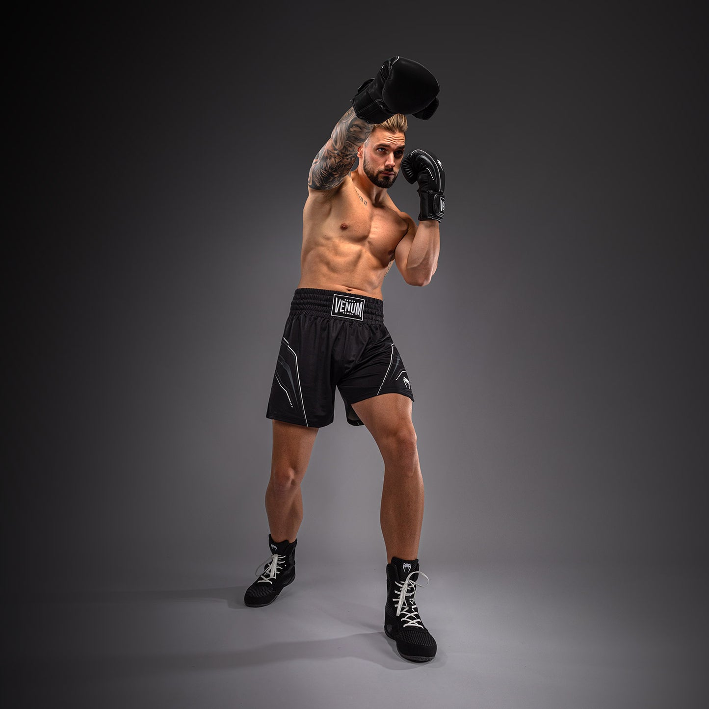 Venum Streamline Boxing Shorts - Black/White
