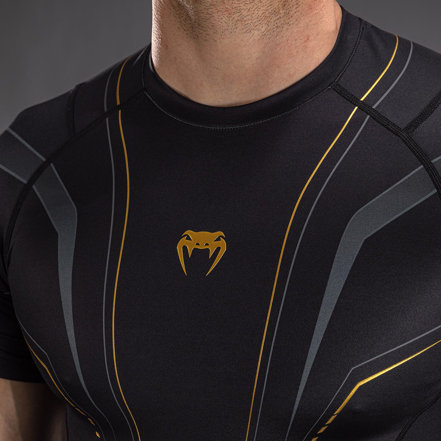 Venum Streamline Short Sleeve Rashguard - Black/Gold