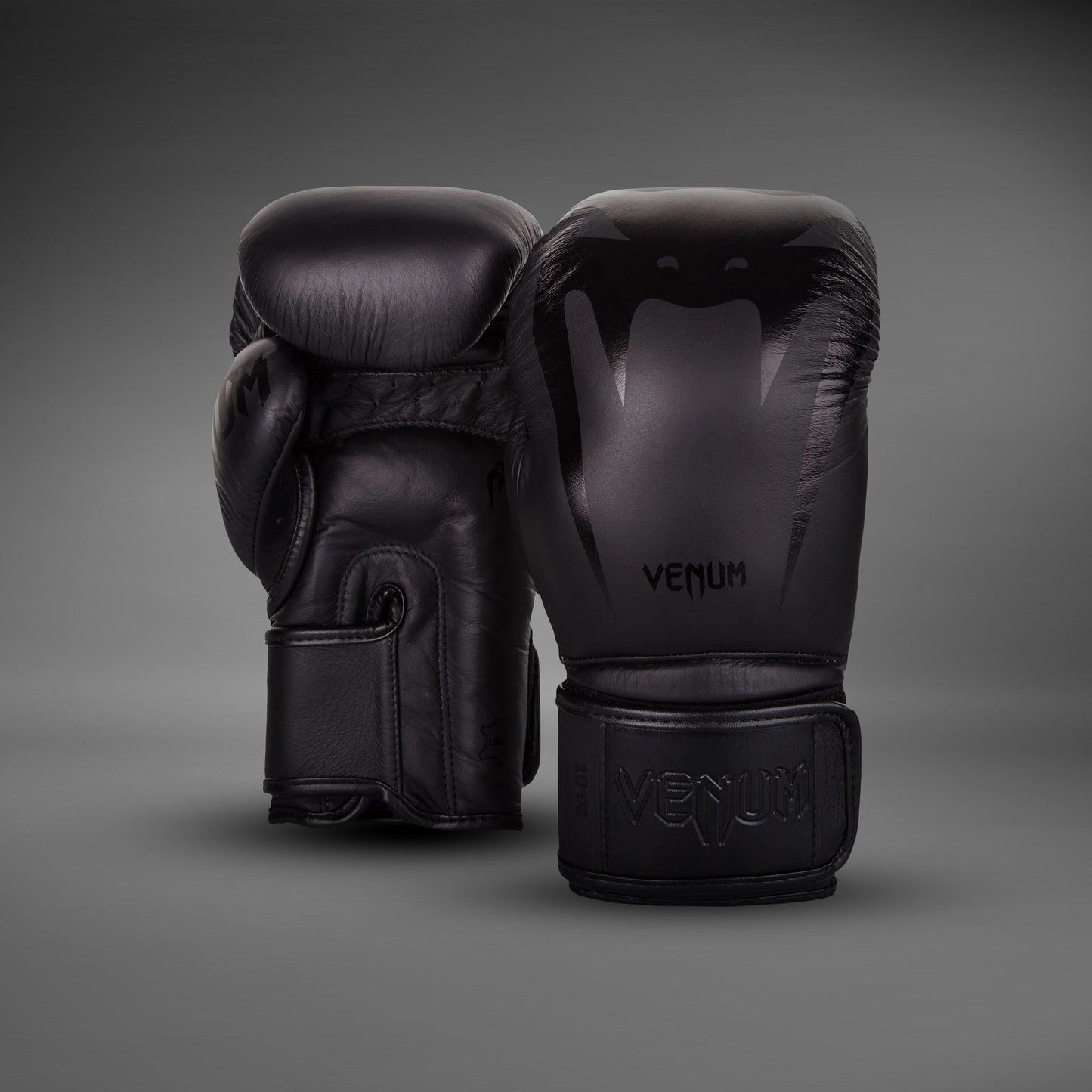 Venum Giant 3.0 Boxing Gloves - Nappa Leather - Black/Black