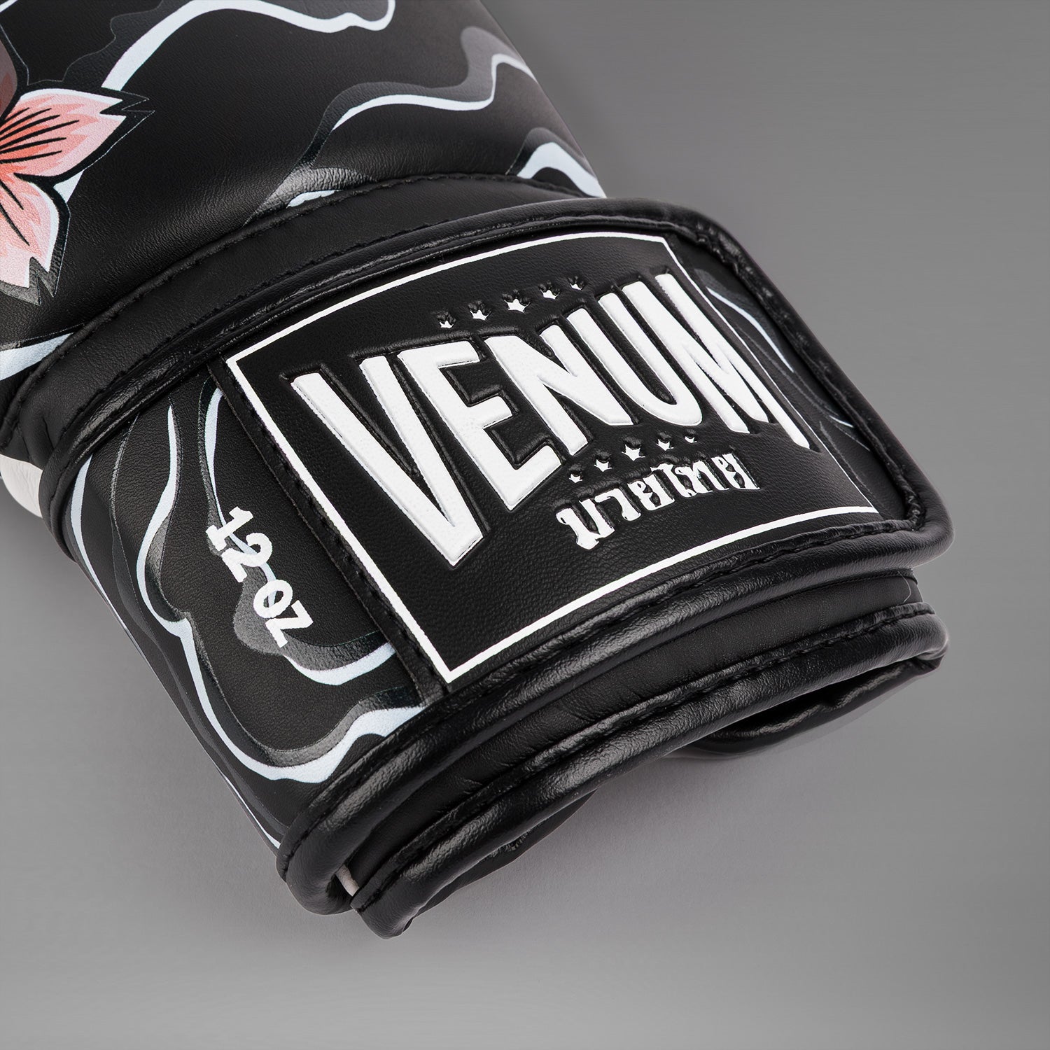 Venum X Tawanchay Boxing gloves Black/White - Venum Asia