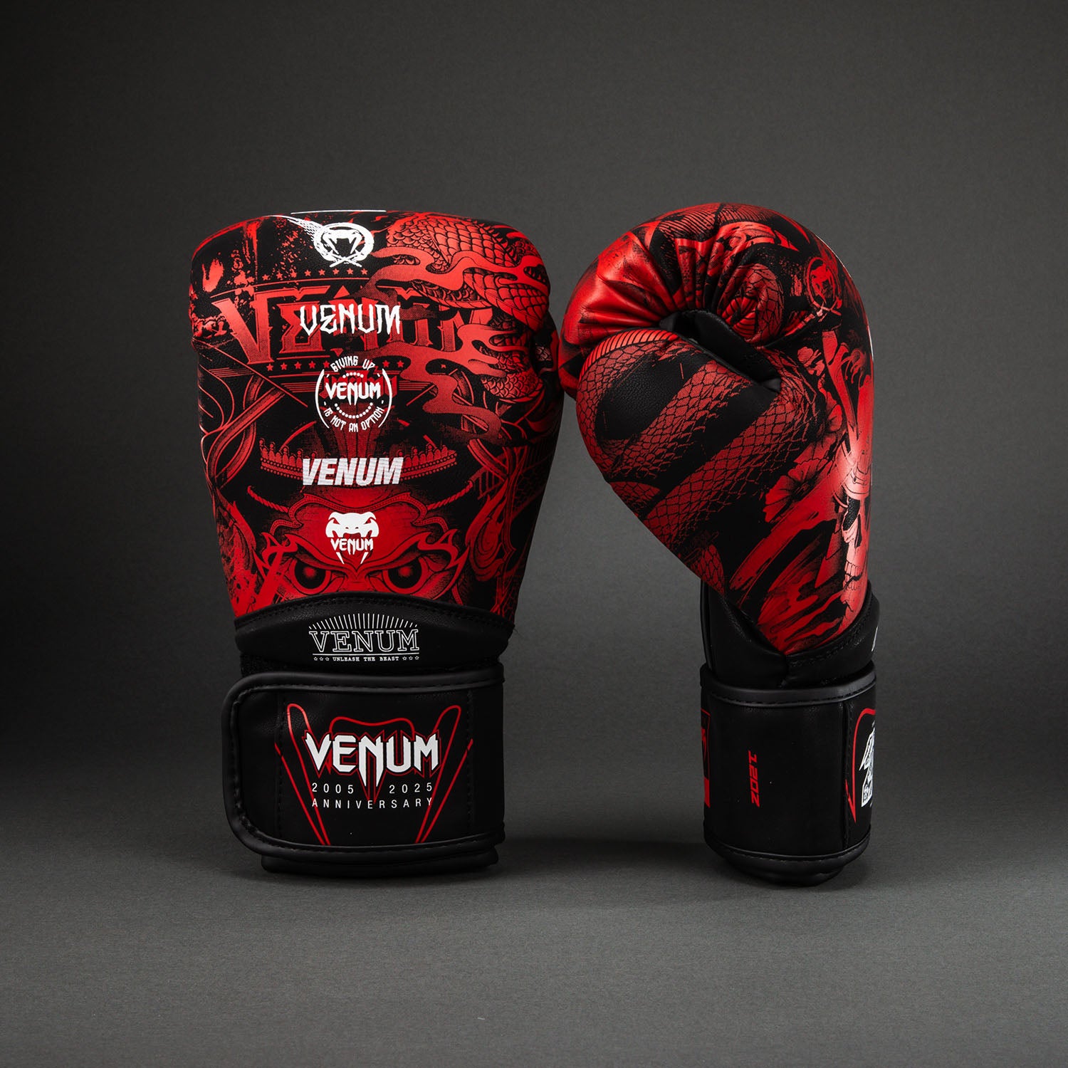 Venum 20th Anniversary Boxing Gloves - Black/Red - Venum Asia
