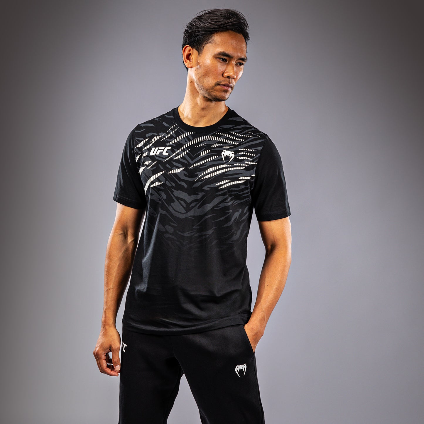 UFC Fusion by Venum Men’s Replica Short Sleeve T-Shirt - Black