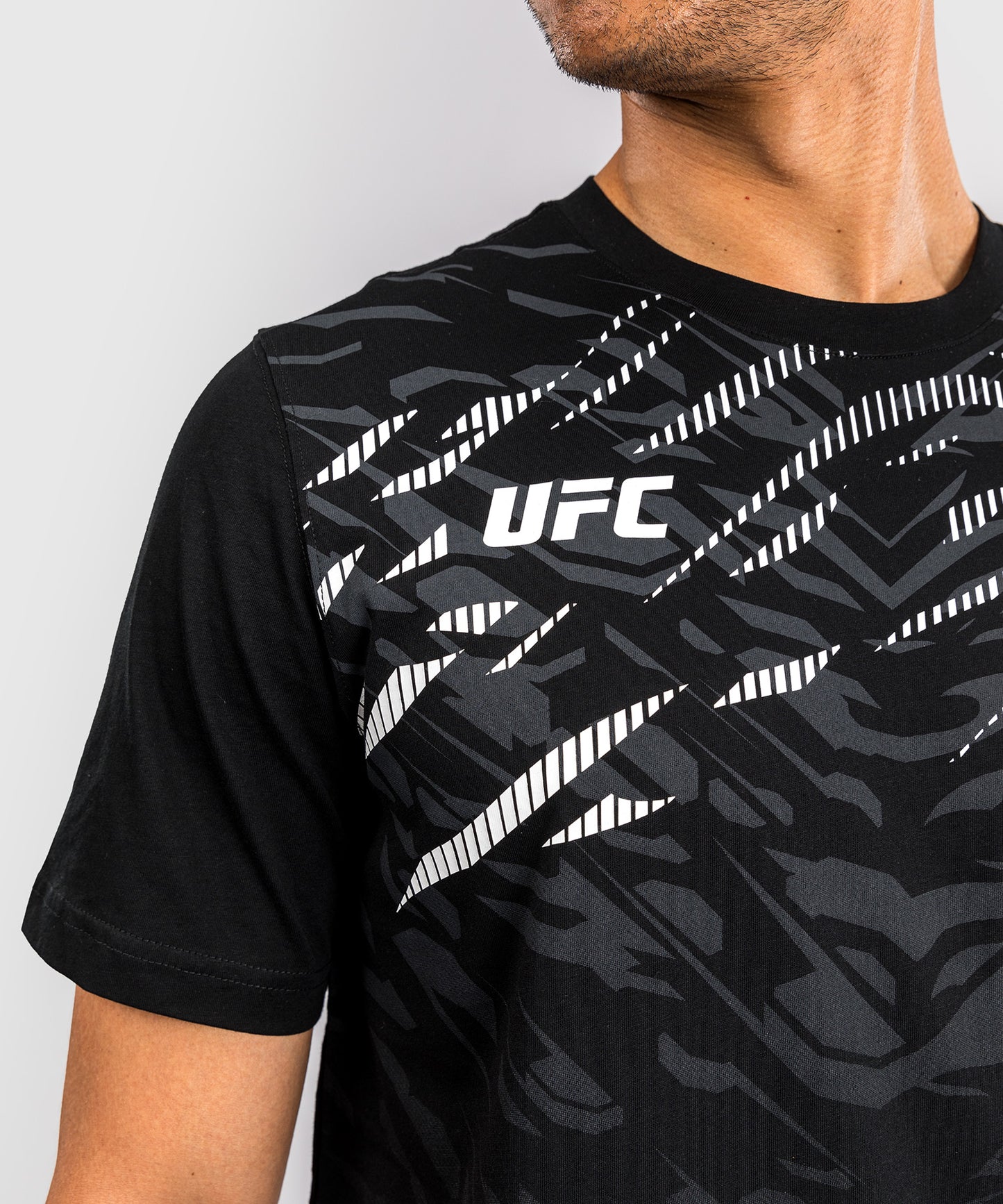 UFC Fusion by Venum Men’s Replica Short Sleeve T-Shirt - Black