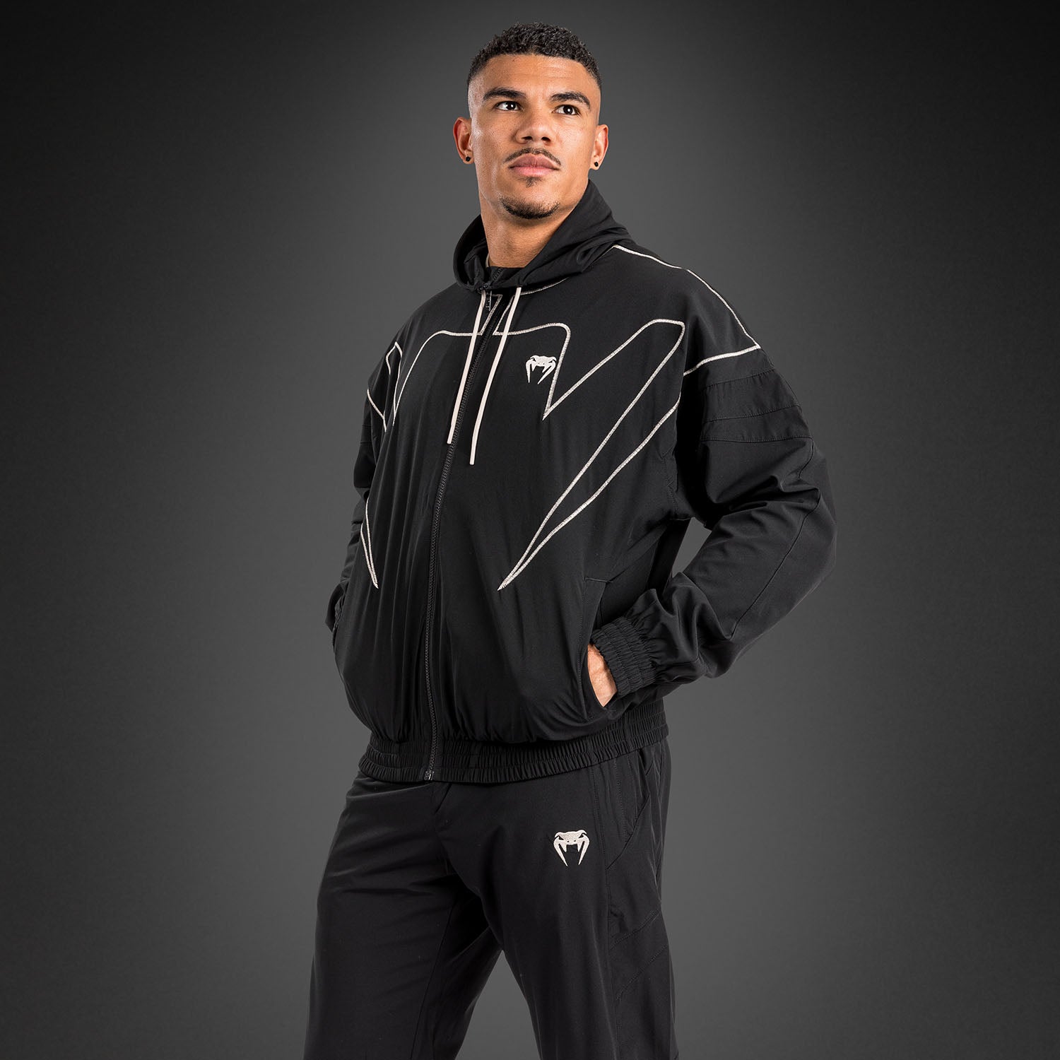 Venum べヌム　ロマチェンコ　セットアップ　トーレニングウエア Venum Attack 90 Tracksuit Jacket - Black/White - Venum Asia
