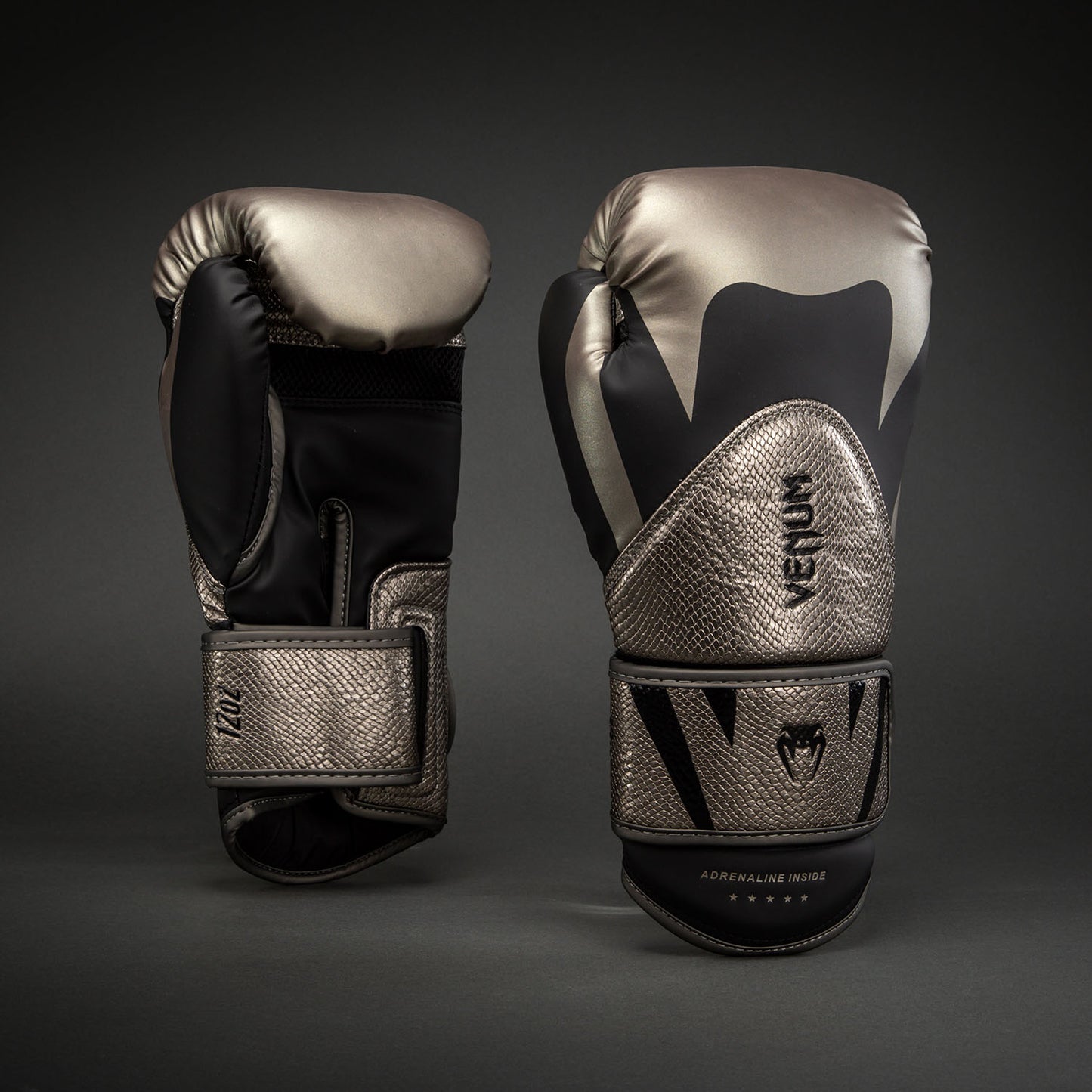 Venum Challenger 4.0 Scales Boxing Gloves -Silver/Black