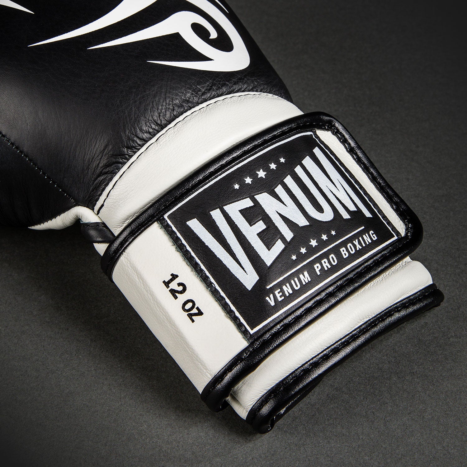 Venum Giant 2.0 Mike TysonPro ボクシンググローブ Venum Giant 2.0 Mike Tyson Pro Boxing Gloves - Deep Black/Optical