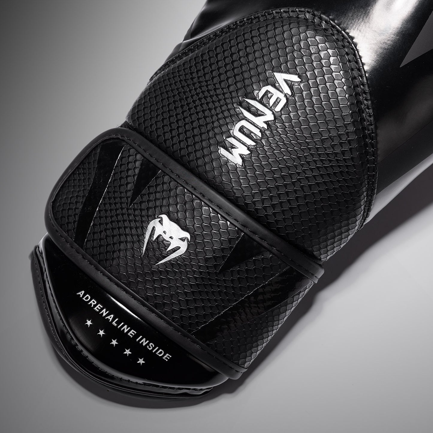 Venum Challengers 4.0 Scales Boxing Gloves - Black