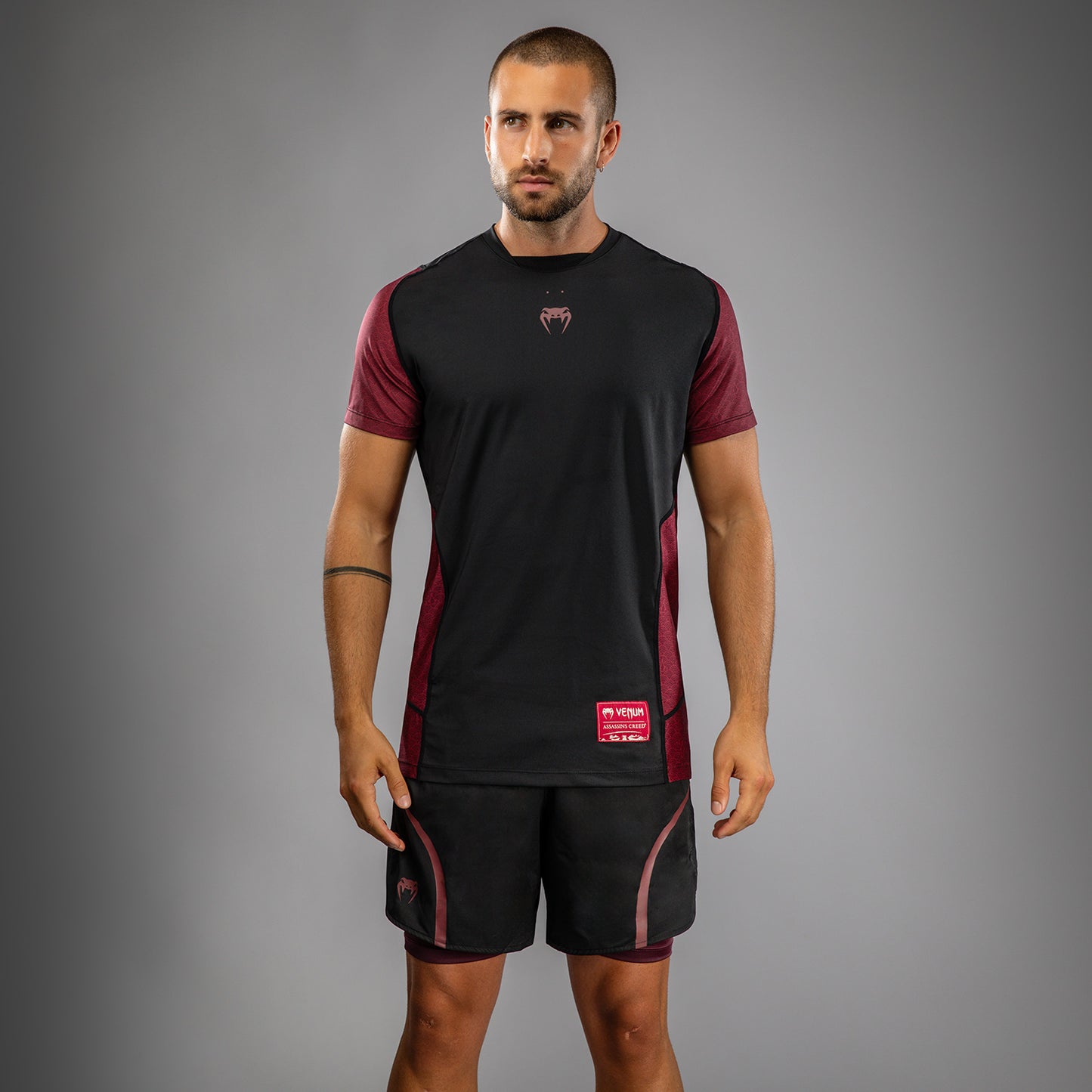 Venum x Assassin’s Creed Shadows Men’s Dry-Tech T-Shirt - Burgundy/Black