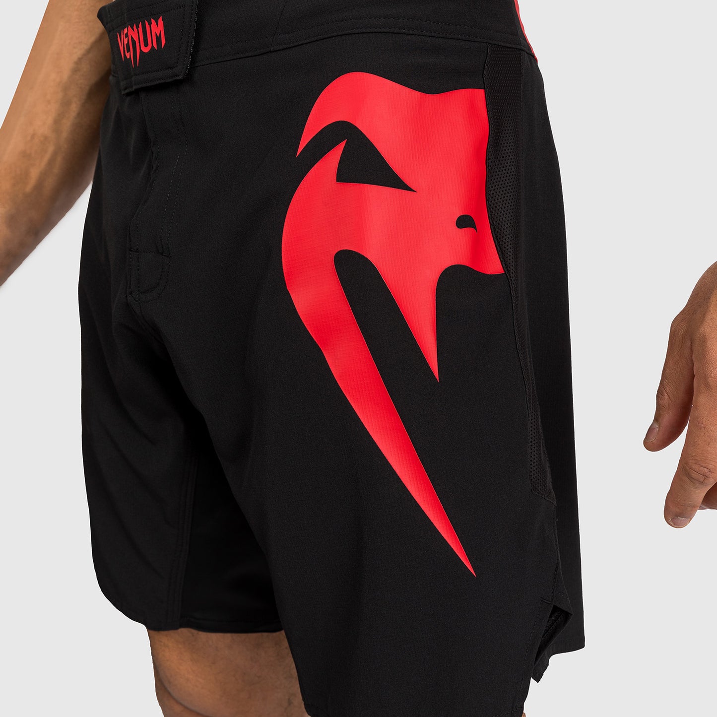 Venum Light 5.0 Fighshorts - Black/Red