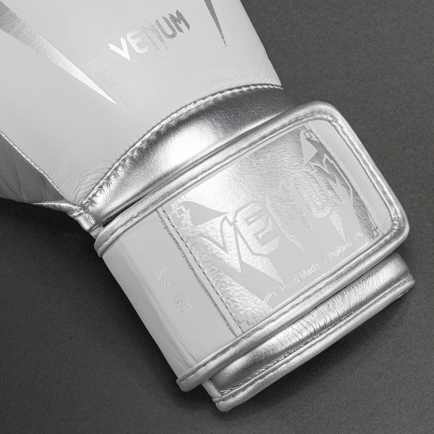 Venum Giant 3.0 Boxing Gloves - Grey/Silver