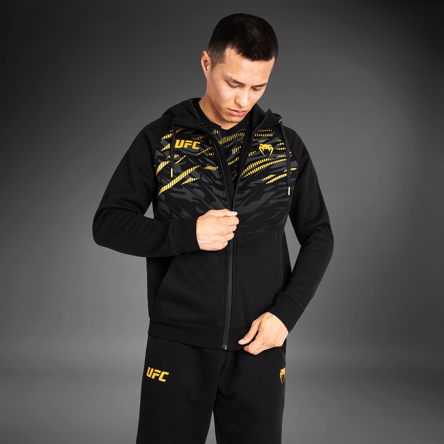UFC Fusion by Venum Men’s Replica Zip Hoodie Champion L Venum Asia