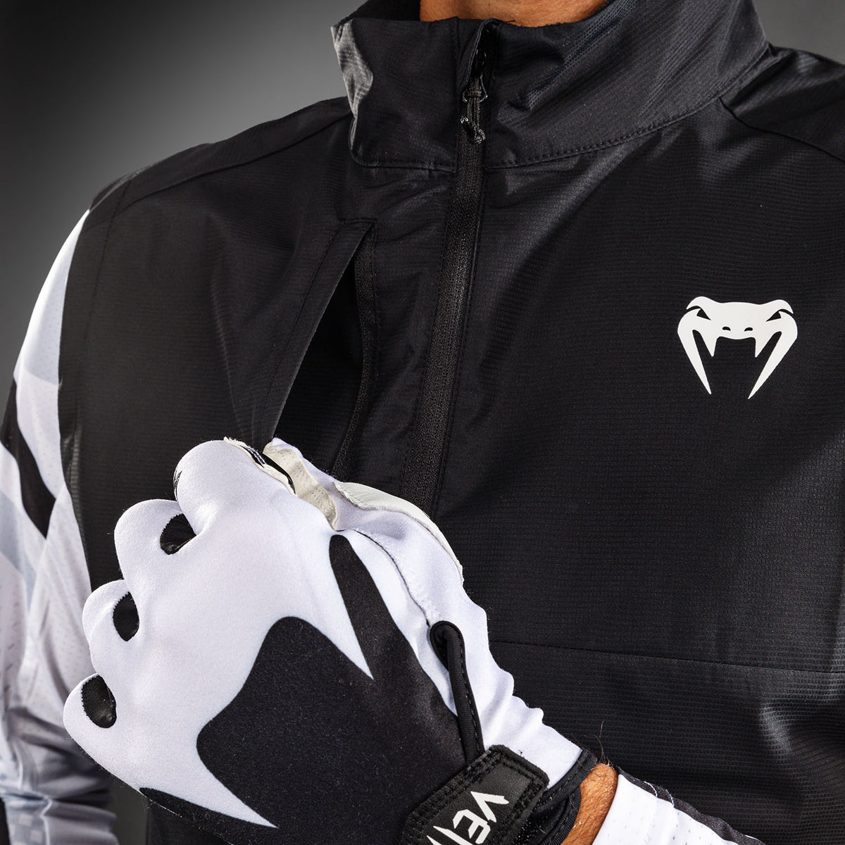 Venum MX Basics Sleeveles Windbreaker - Black/White