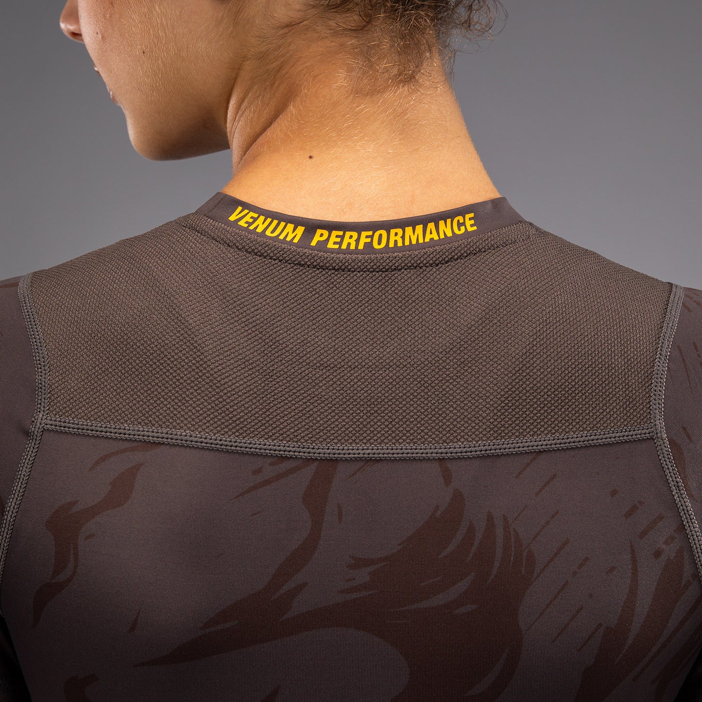 UFC Fusion by Venum Fight Week Women’s Performance Short Sleeve Rashguard - Solid Earthen Brown