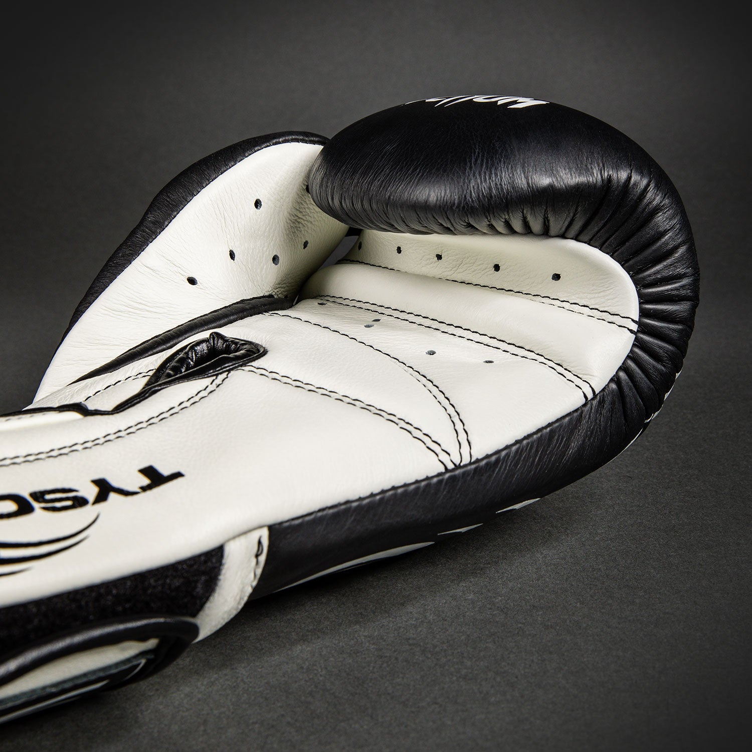 Venum Giant 2.0 Mike TysonPro ボクシンググローブ Venum Giant 2.0 Mike Tyson Pro Boxing Gloves - Deep Black/Optical