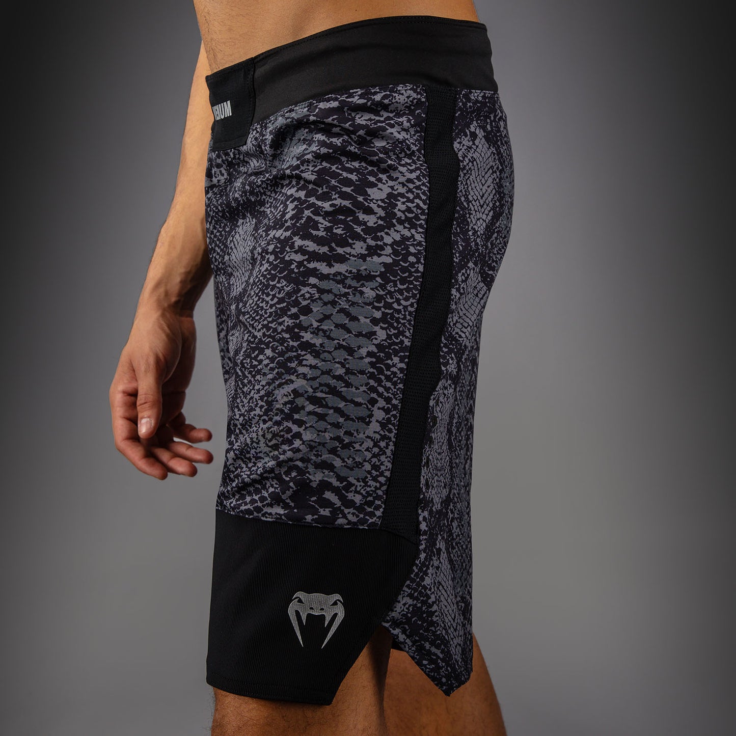 Venum G-Fit Scales Fightshorts - Black/ Charcoal Grey