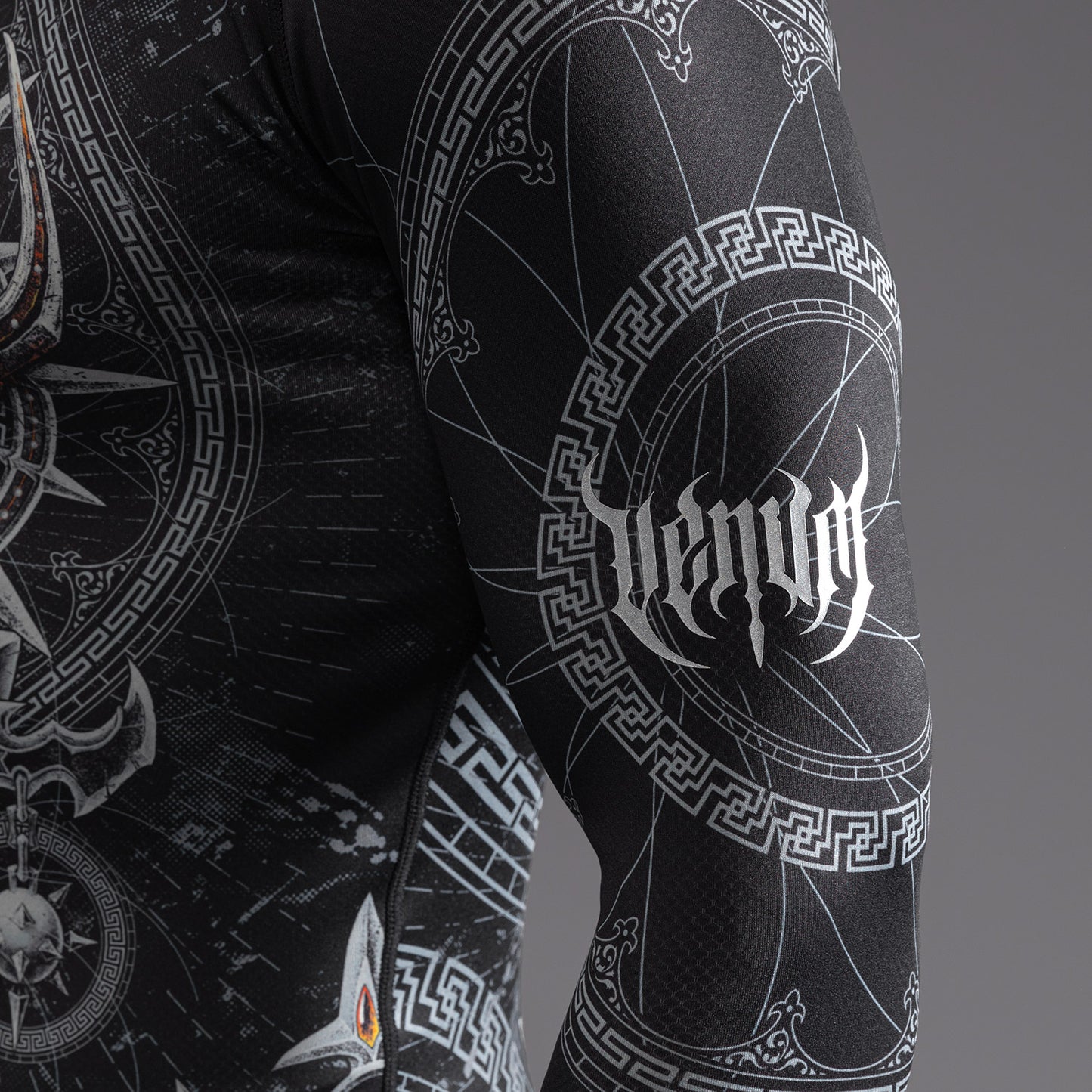 Venum Gladiator 5.0 Men's Long Sleeve Rashguard - Black/Silver