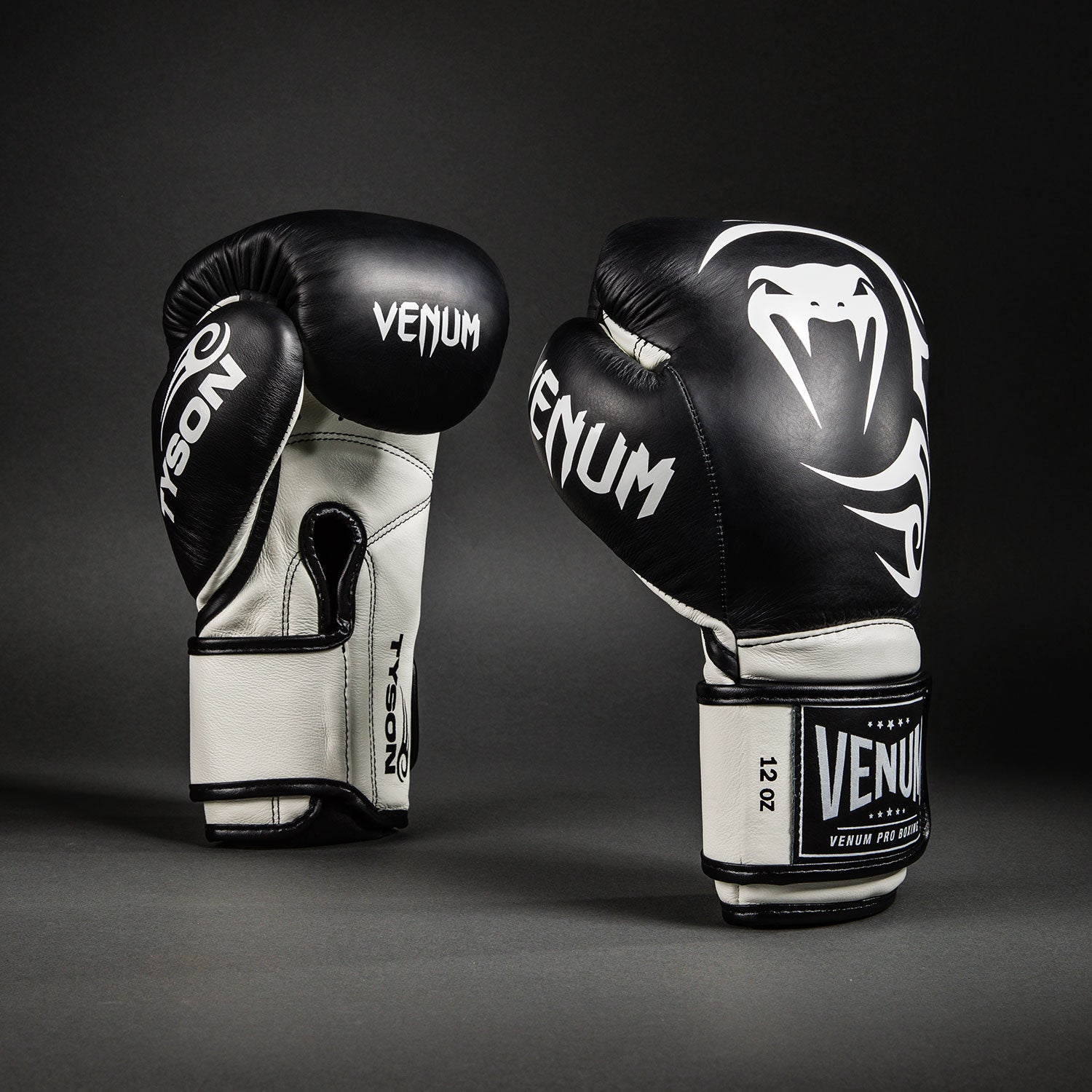 Venum Giant 2.0 Mike TysonPro ボクシンググローブ Venum Giant 2.0 Mike Tyson Pro Boxing Gloves - Deep Black/Optical