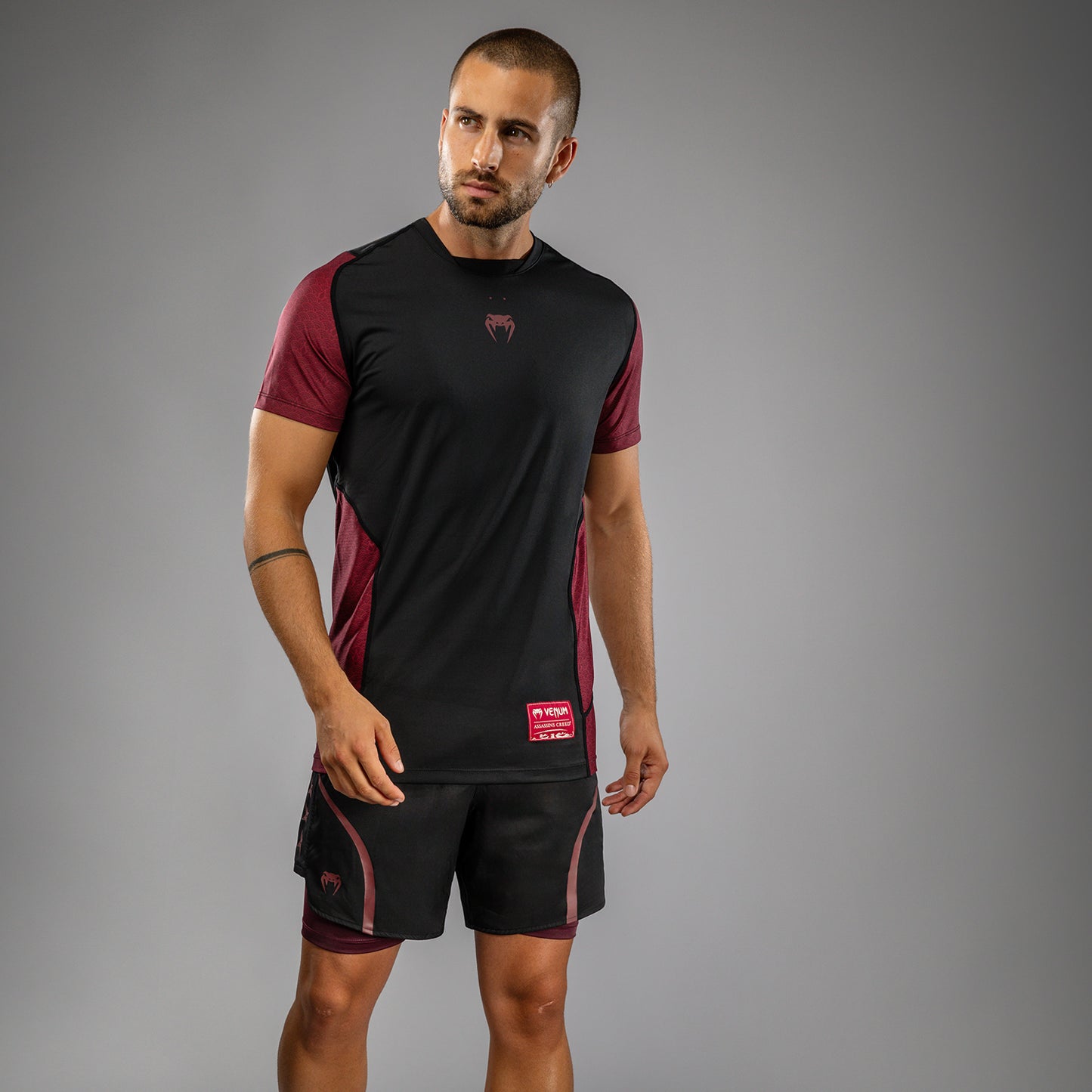 Venum x Assassin’s Creed Shadows Men’s Dry-Tech T-Shirt - Burgundy/Black