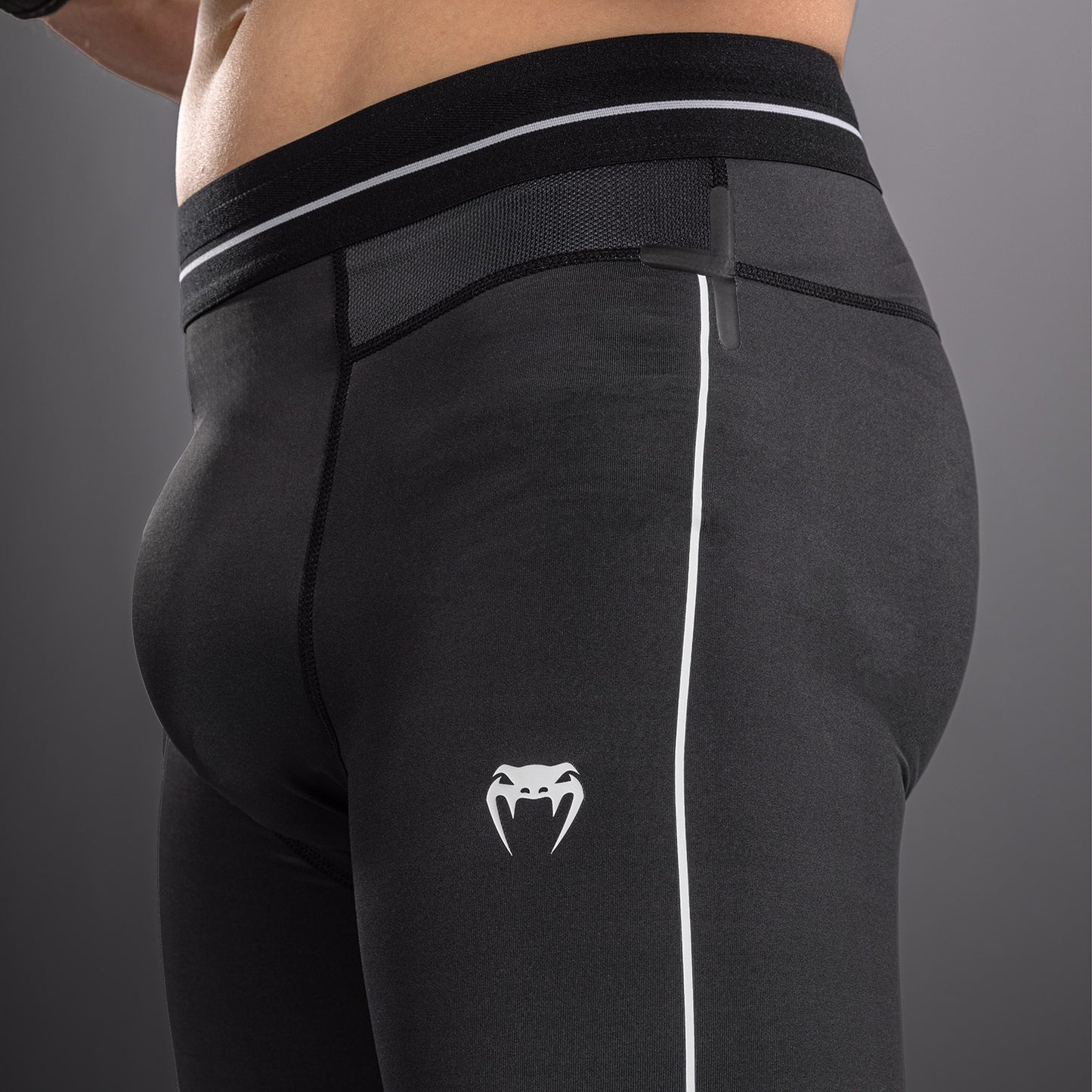 Venum Stealth Spats - Black/White