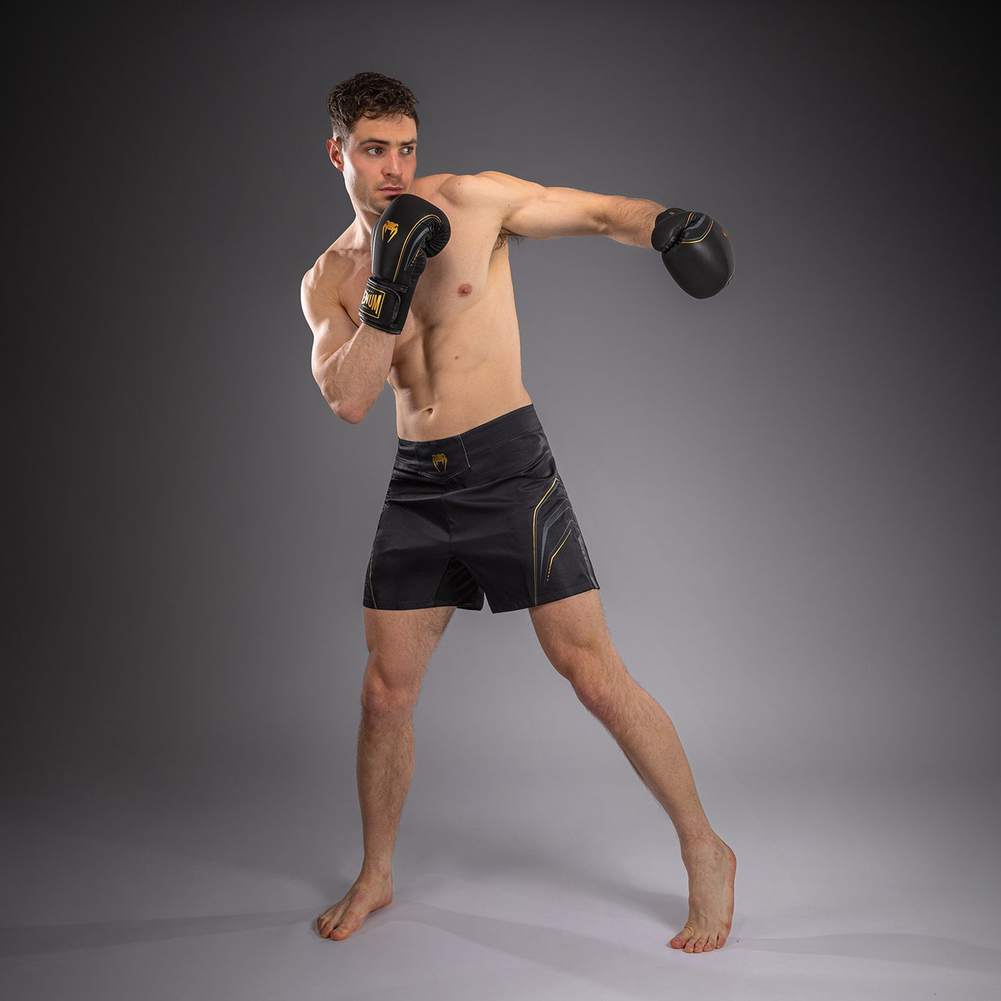 Venum Streamline Fightshorts - Black/Gold