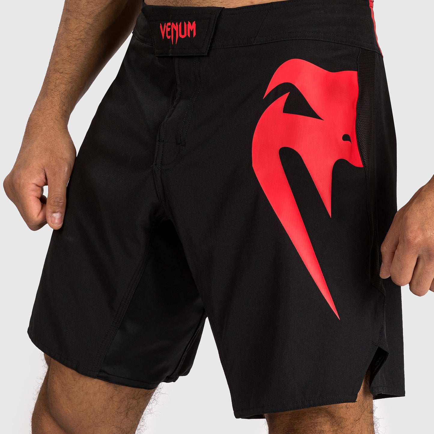 Venum Light 5.0 Fighshorts - Black/Red