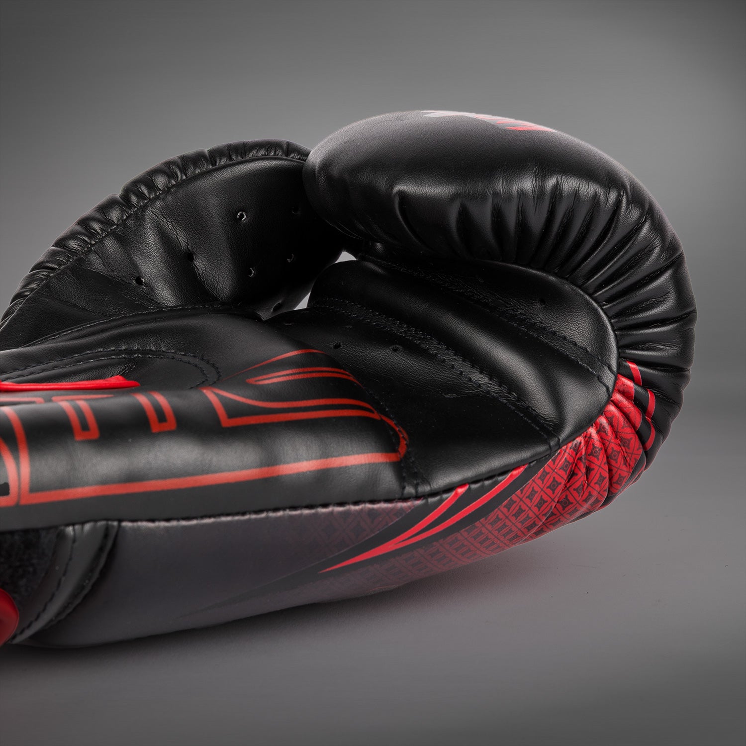 Venum RWS ボクシンググローブ 10oz 黒/赤 Venum x RWS 2.0 Boxing Gloves - Black/Red - Venum Asia