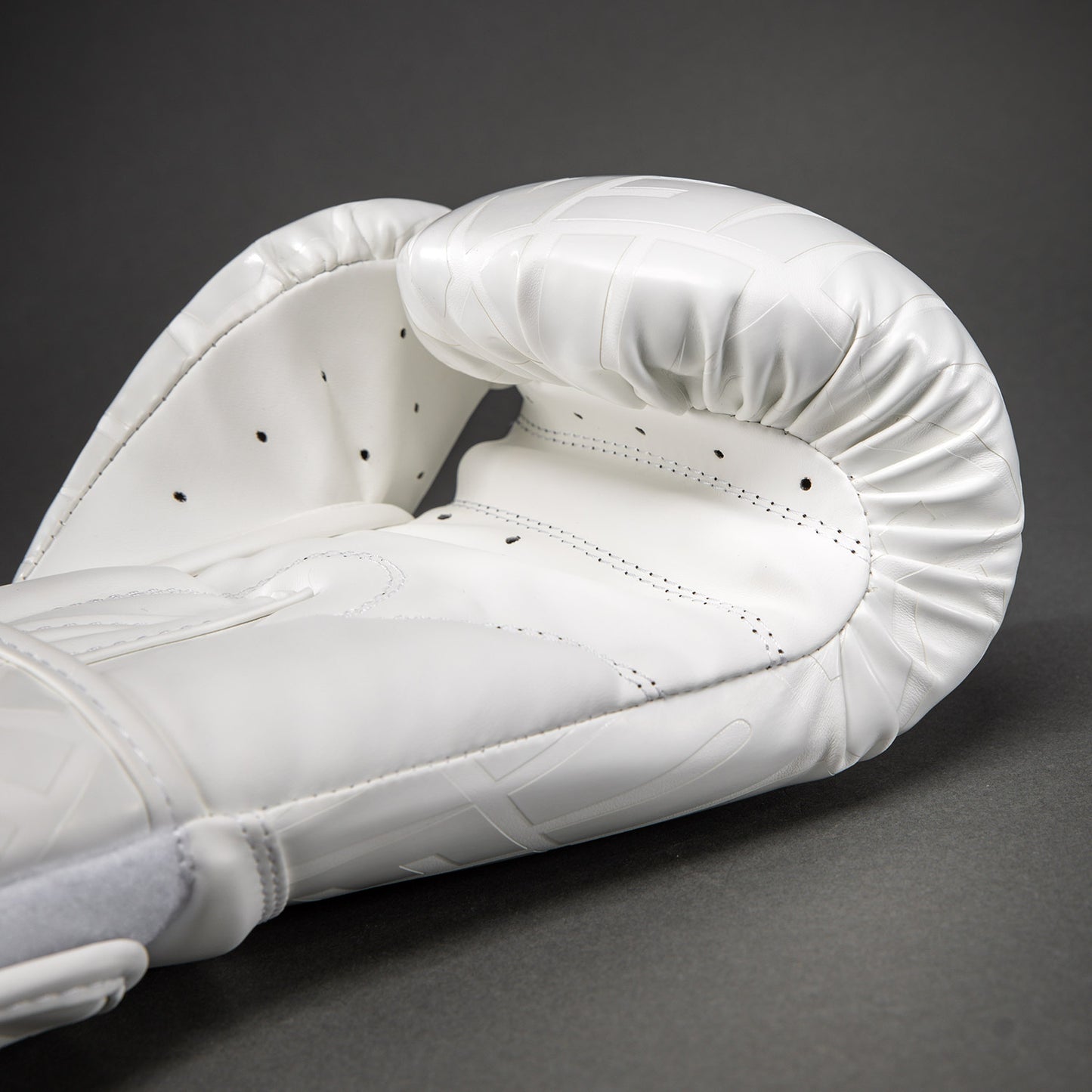 Venum Contender 1.5 XT 3D Boxing Gloves White/ Gold
