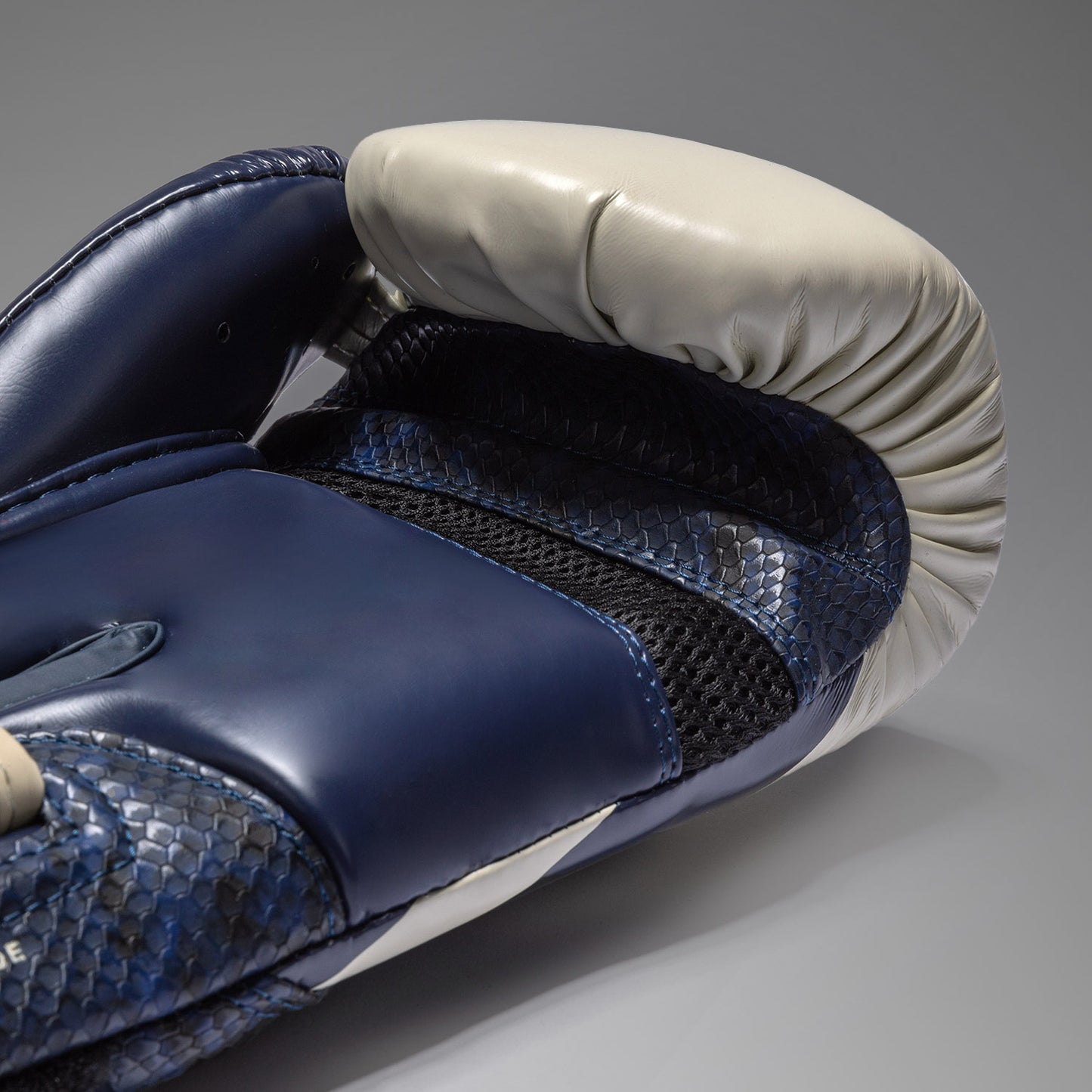Venum Challengers 4.0 Scales Boxing Gloves - Midnight Blue