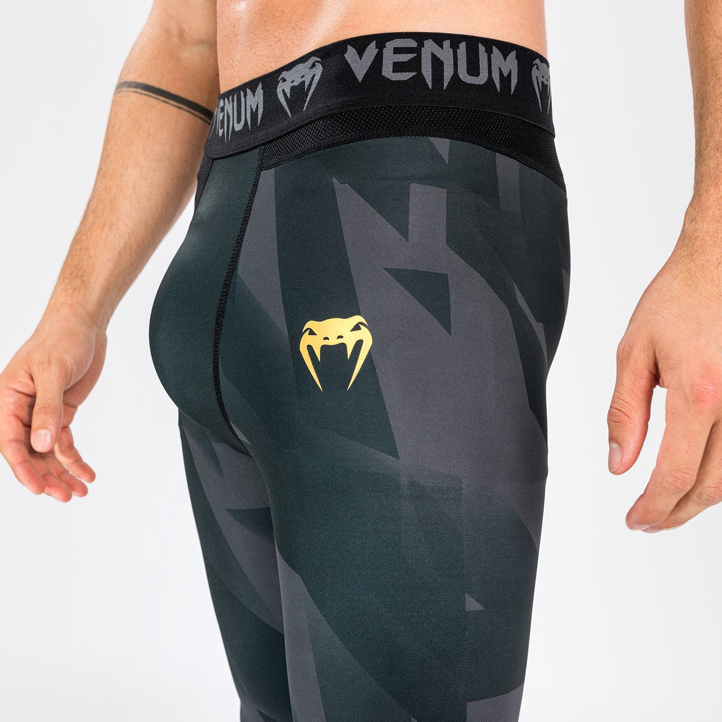 Venum Razor Spats - Black/Gold