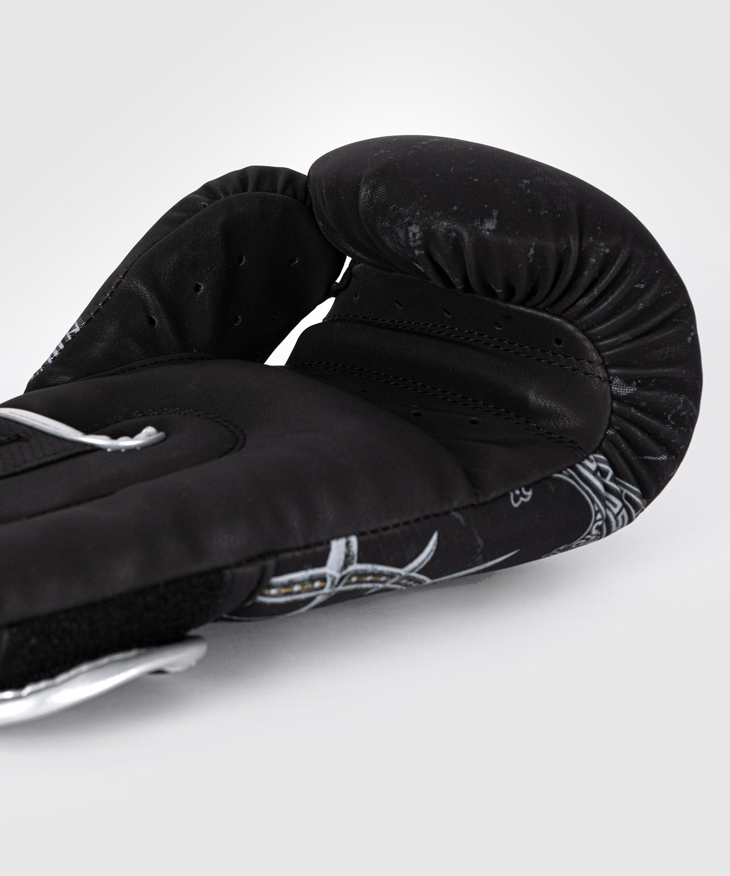 Venum Gladiator 5.0 Boxing Gloves - Black/Silver - Venum Asia Venum Gladiator 5.0 Boxing Gloves - Black/Silver - Venum Asia