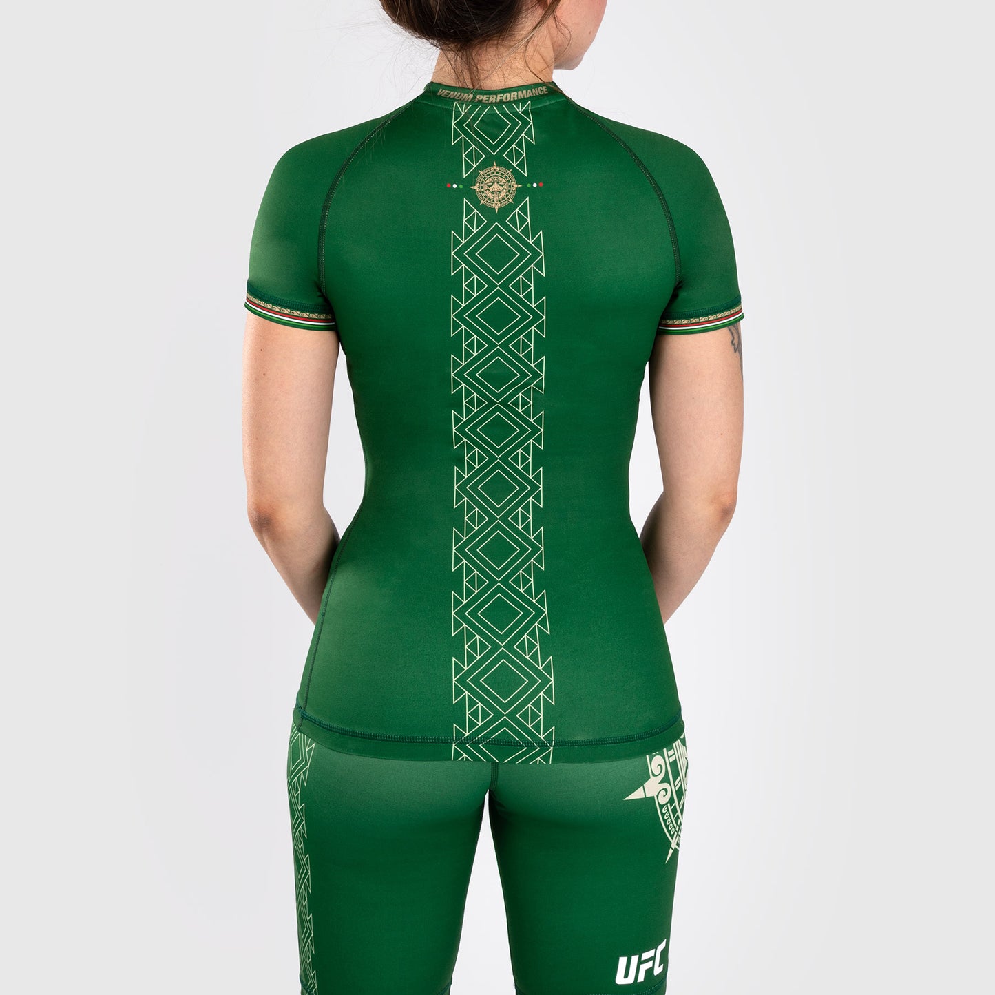 Noche UFC By Venum Authentic Fight Night Women’s Performance Short Sleeve Rashguard - Green