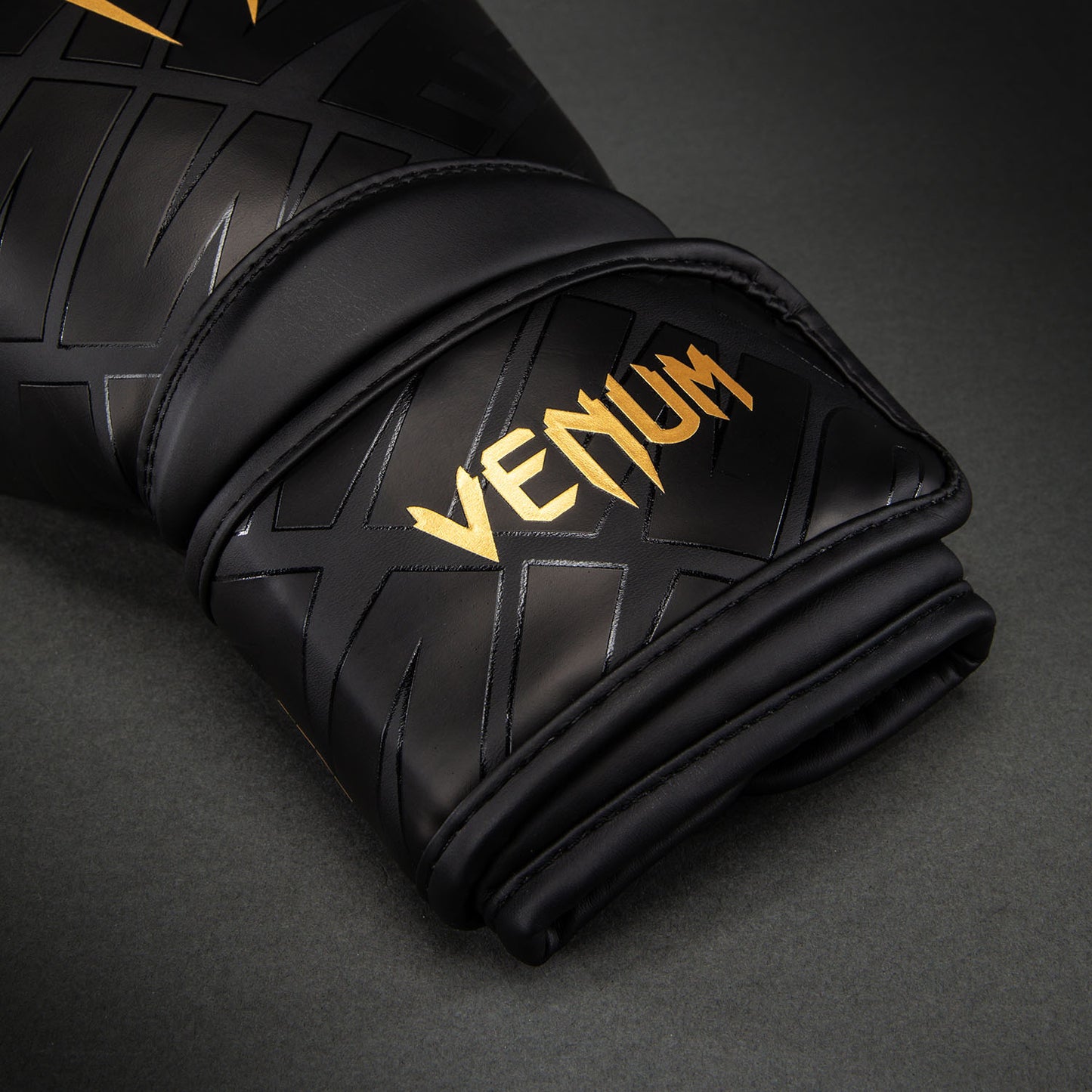 Venum Contender 1.5 XT 3D Boxing Gloves - Black/ Gold