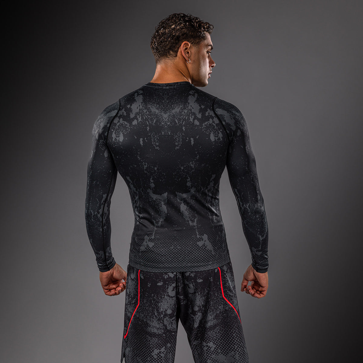Venum x Batman Long Sleeve Rashguard - Black/Grey/Red