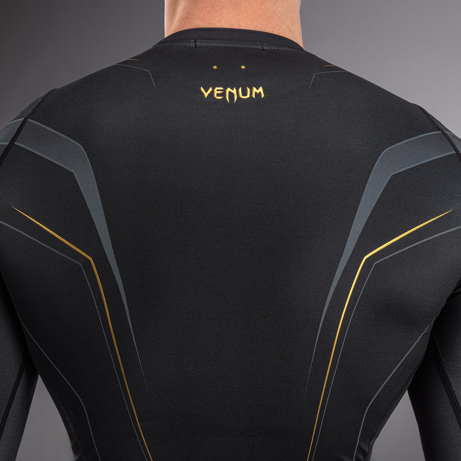 Venum Streamline Long Sleeve Rashguard - Black/Gold - Venum Asia